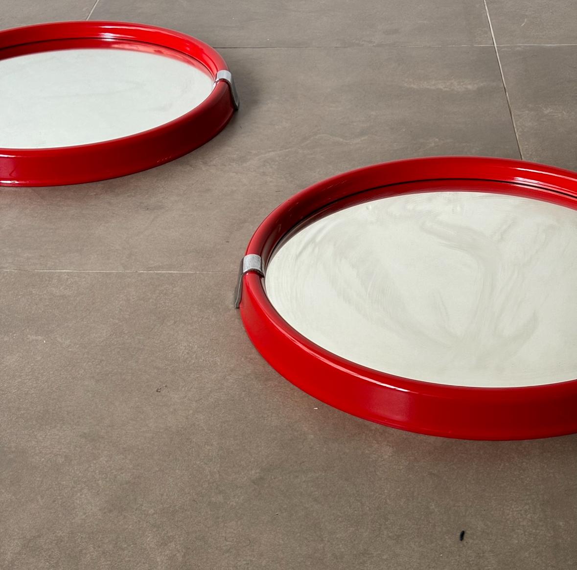 Miroirs rouges en plastique et chrome de l'ère spatiale, 1970, Italie en vente 1