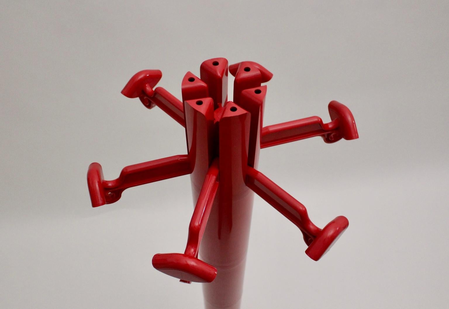 Space Age Red Plastic Vintage Coat Stand Planta by Giancarlo Piretti, Italy 1972 For Sale 2