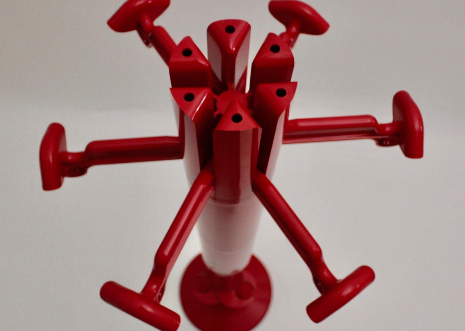 Space Age Red Plastic Vintage Coat Stand Planta by Giancarlo Piretti, Italy 1972 For Sale 3