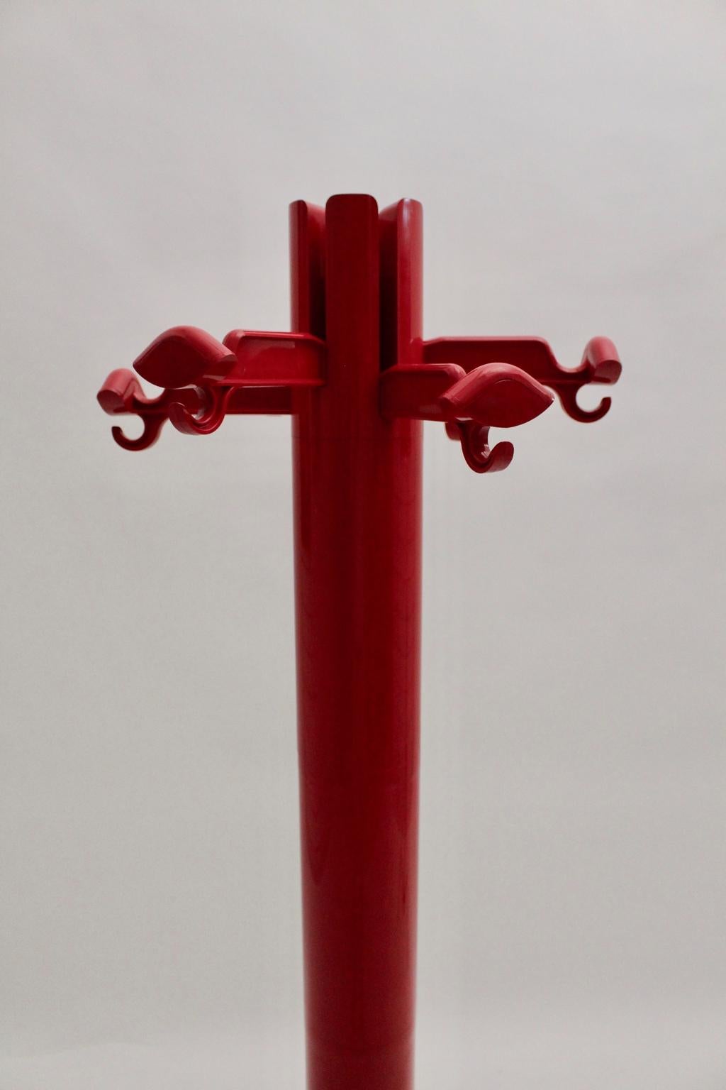 Space Age Red Plastic Vintage Coat Stand Planta by Giancarlo Piretti, Italy 1972 For Sale 5