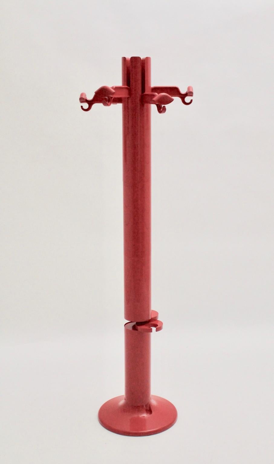 The space age red vintage plastic coat stand was designed by Giancarlo Piretti, Italy 1972, and produced by Anonima Castelli.
Also it is stamped underneath.
Furthermore the coat stand shows the very rare color raspberry red. Also the coat stand