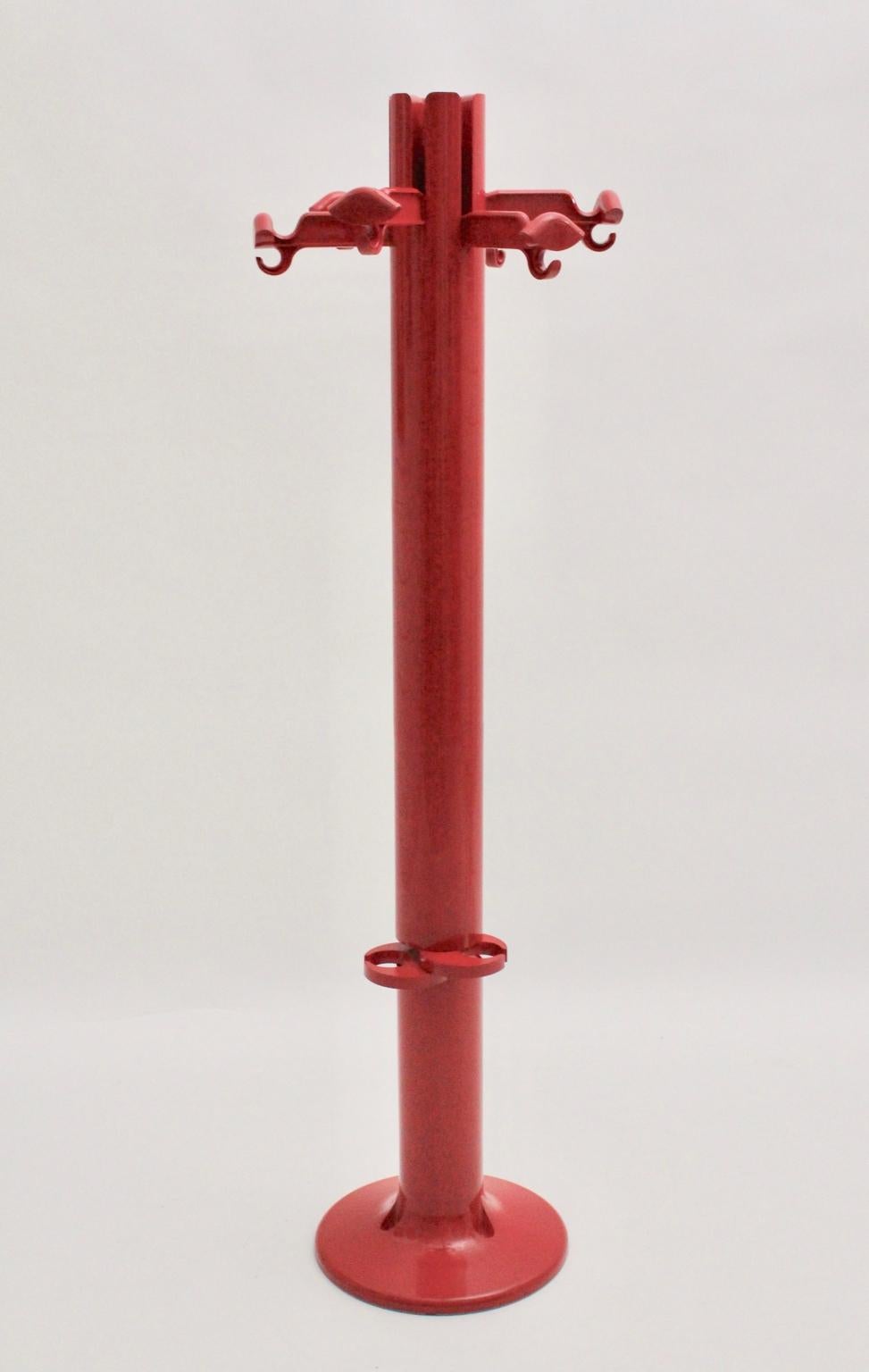 Space Age Red Plastic Vintage Coat Stand Planta by Giancarlo Piretti, Italy 1972 In Good Condition For Sale In Vienna, AT