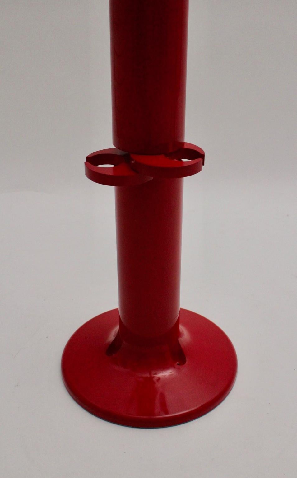 Space Age Red Plastic Vintage Coat Stand Planta by Giancarlo Piretti, Italy 1972 For Sale 1