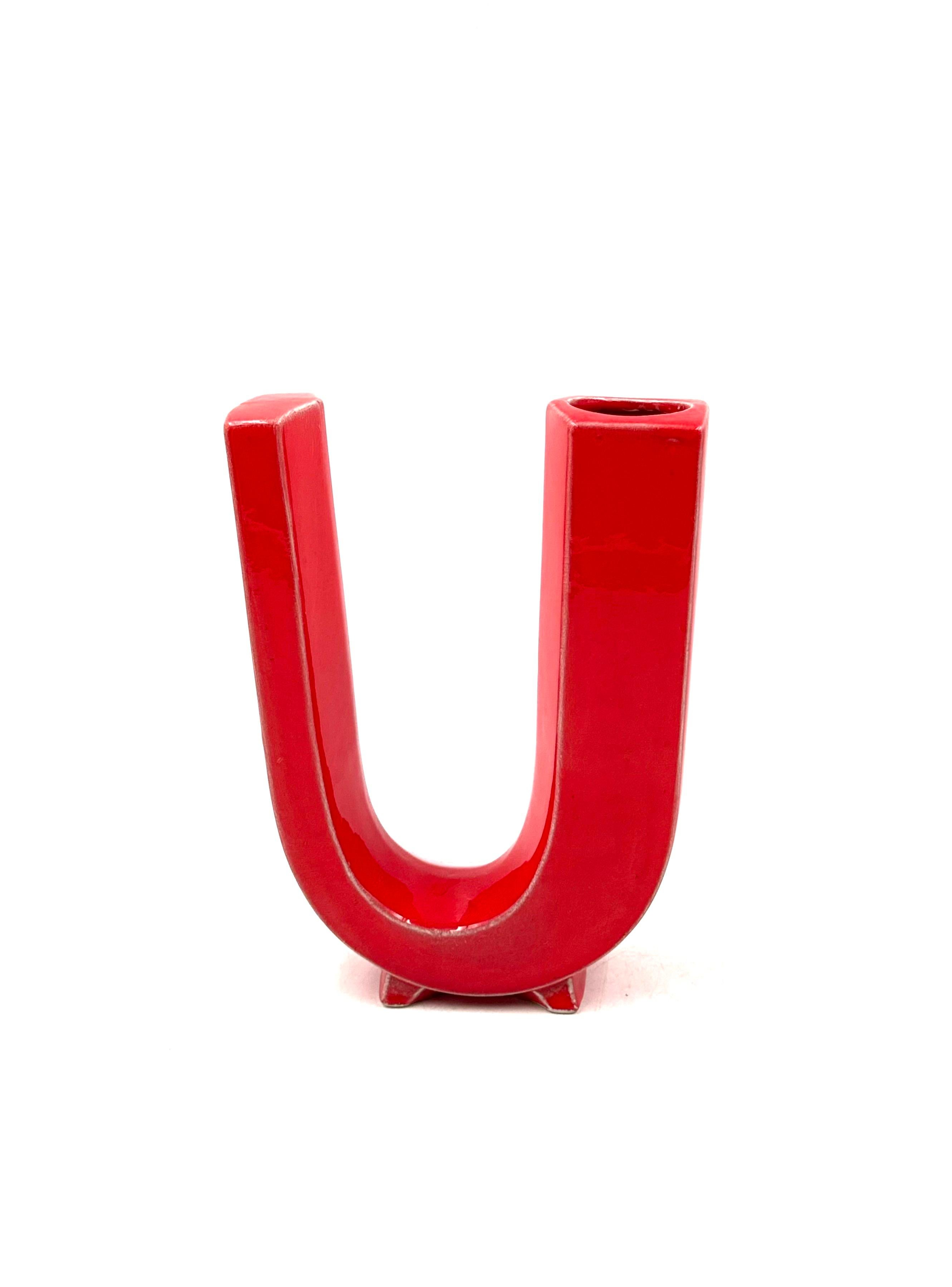 French Space age red U letter shaped ceramic solifleur vase, Marcel Radureau ca. 1970 in vendita