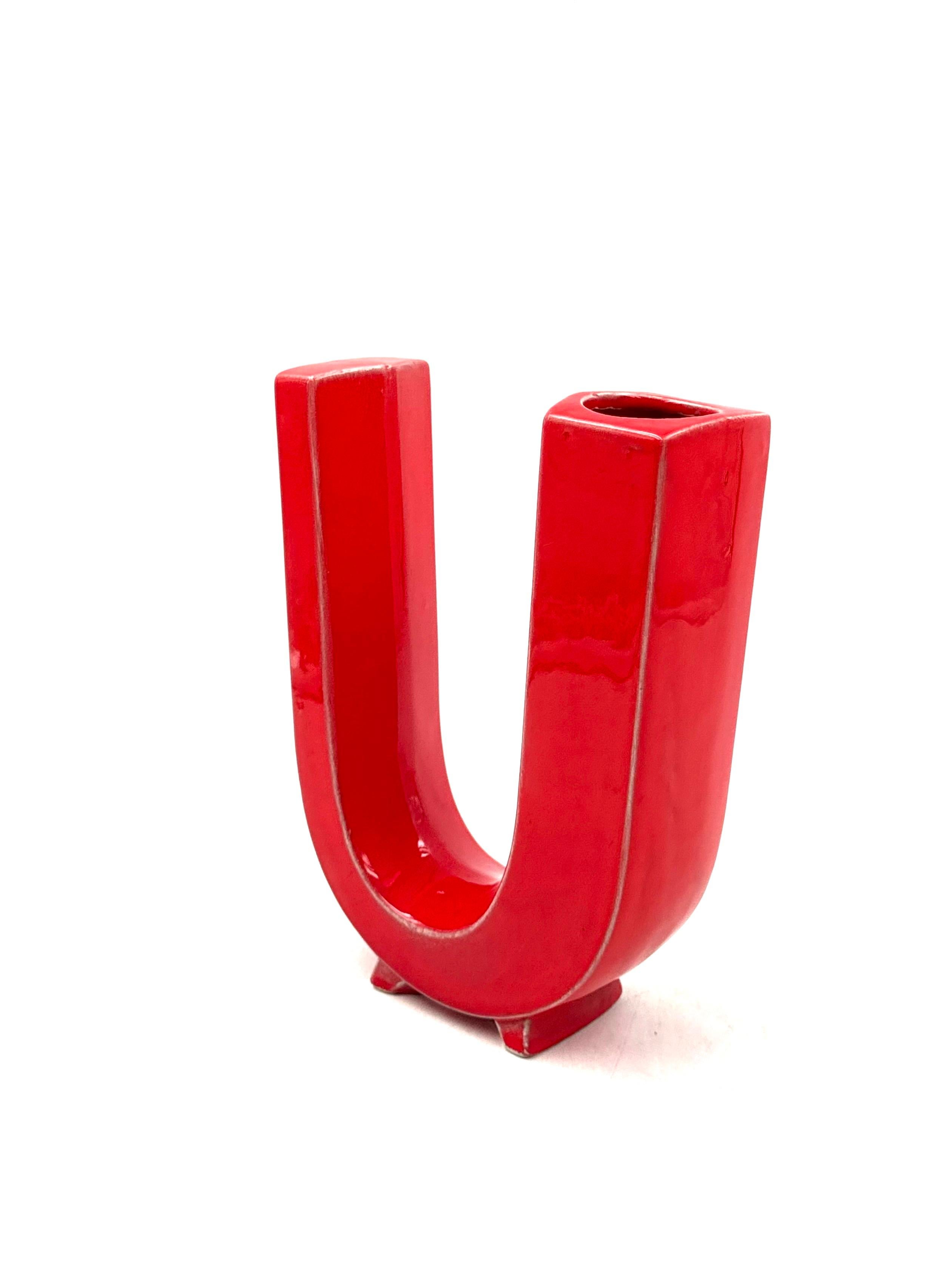 Late 20th Century Space age red U letter shaped ceramic solifleur vase, Marcel Radureau ca. 1970 in vendita