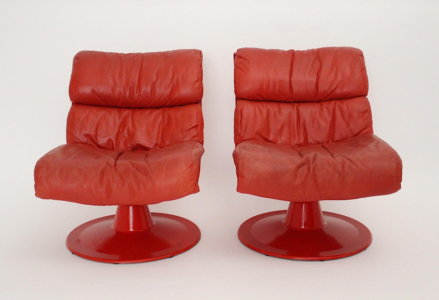Aluminum Space Age Red Vintage Lounge Chairs Saturn Pink Sofa Table Yrjö Kukkapuro, 1960s For Sale