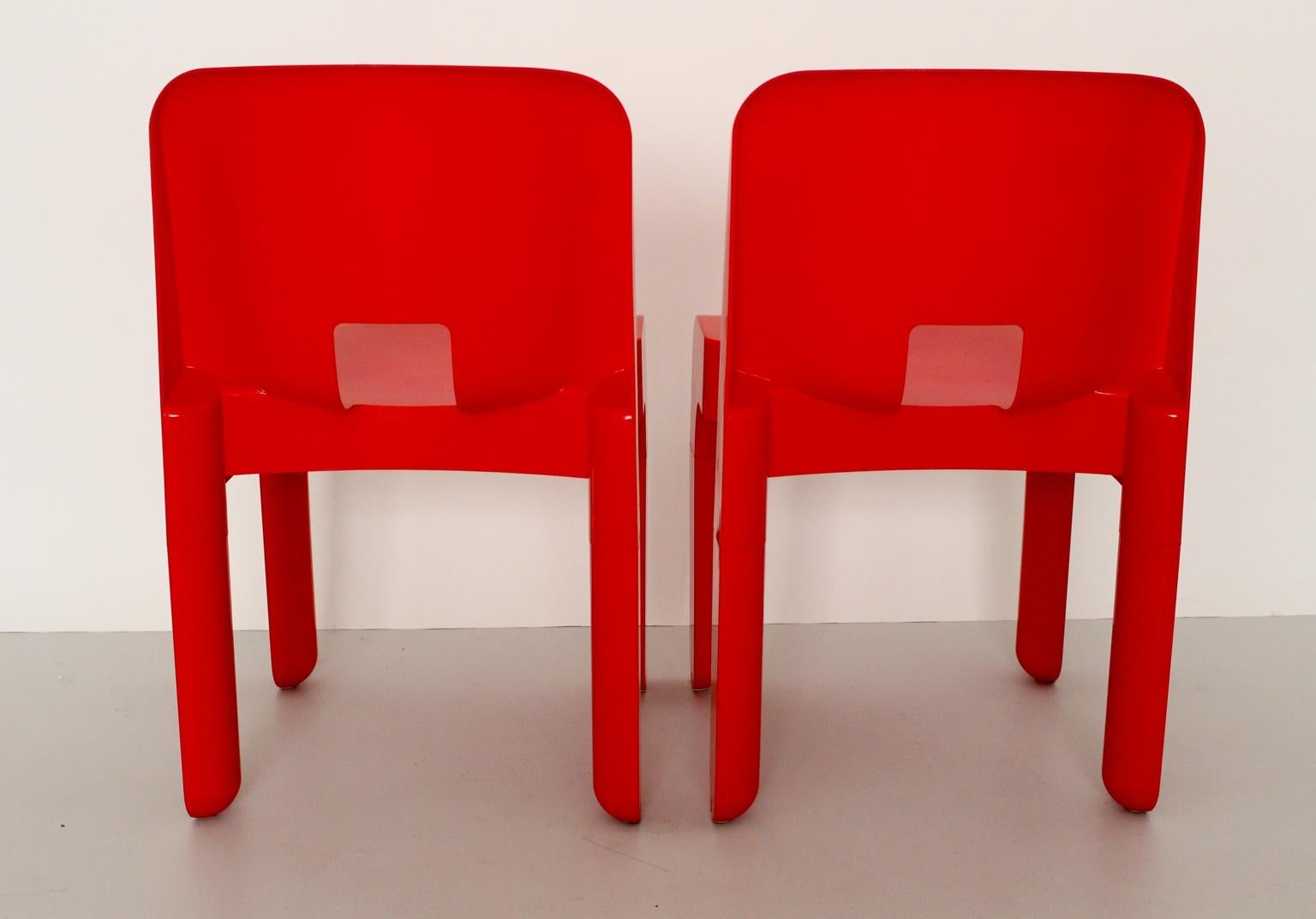 Space Age Red Vintage Plastic Dining Chairs Universale Joe Colombo 1960s Italy In Good Condition In Vienna, AT
