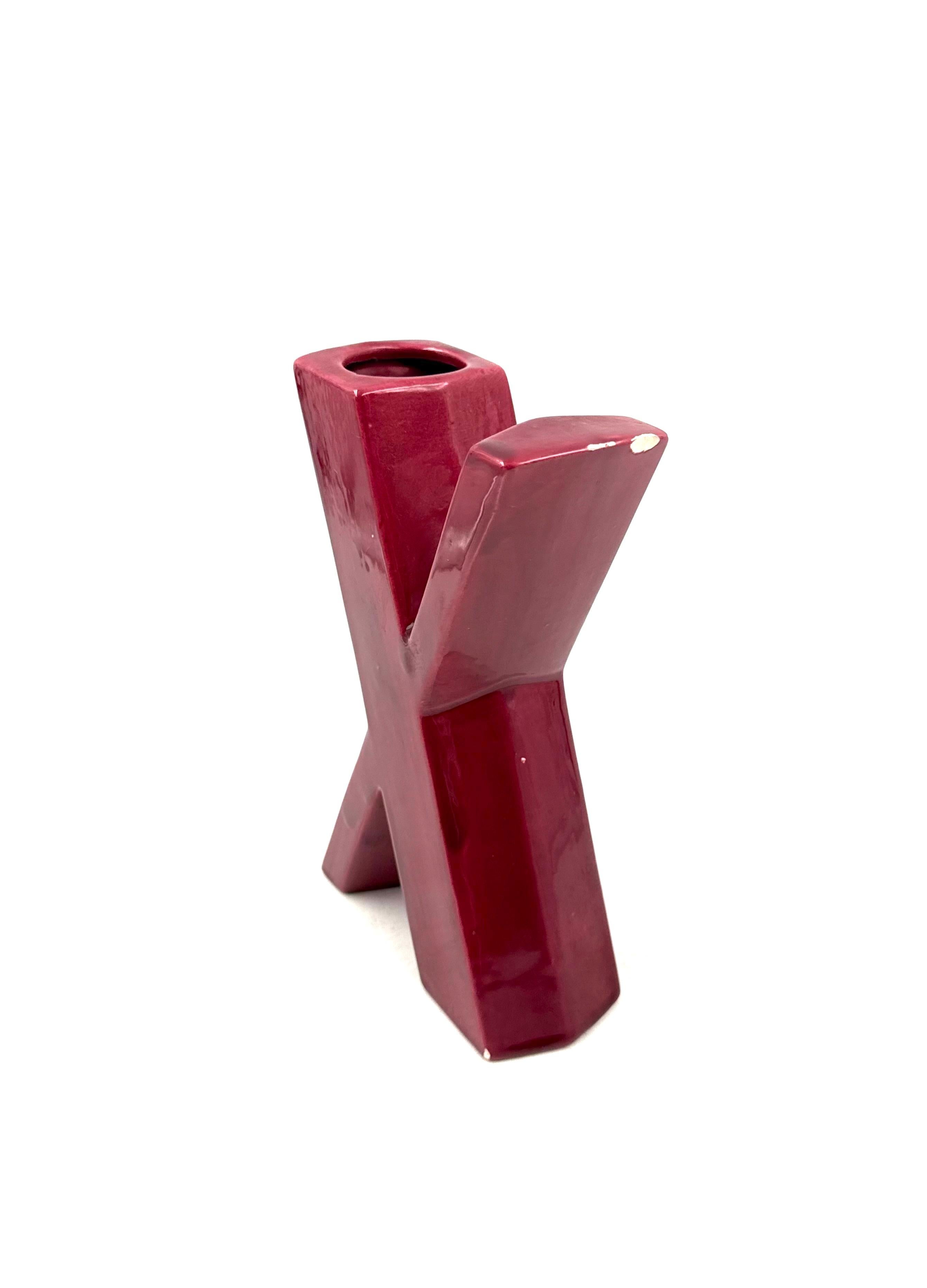 Space age red X letter shaped ceramic solifleur vase, Marcel Radureau ca. 1970 in vendita 3