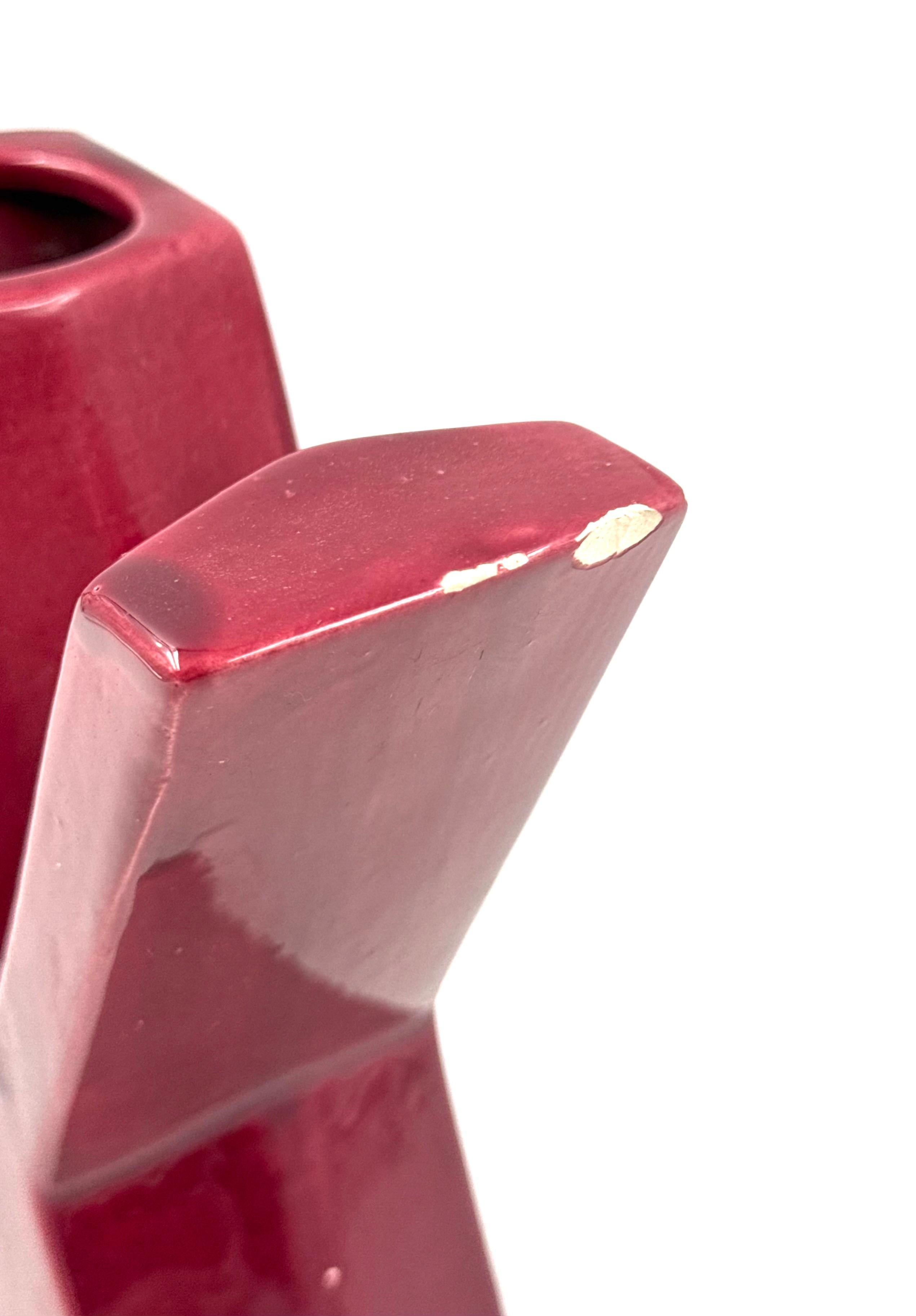 Space age red X letter shaped ceramic solifleur vase, Marcel Radureau ca. 1970 in vendita 4
