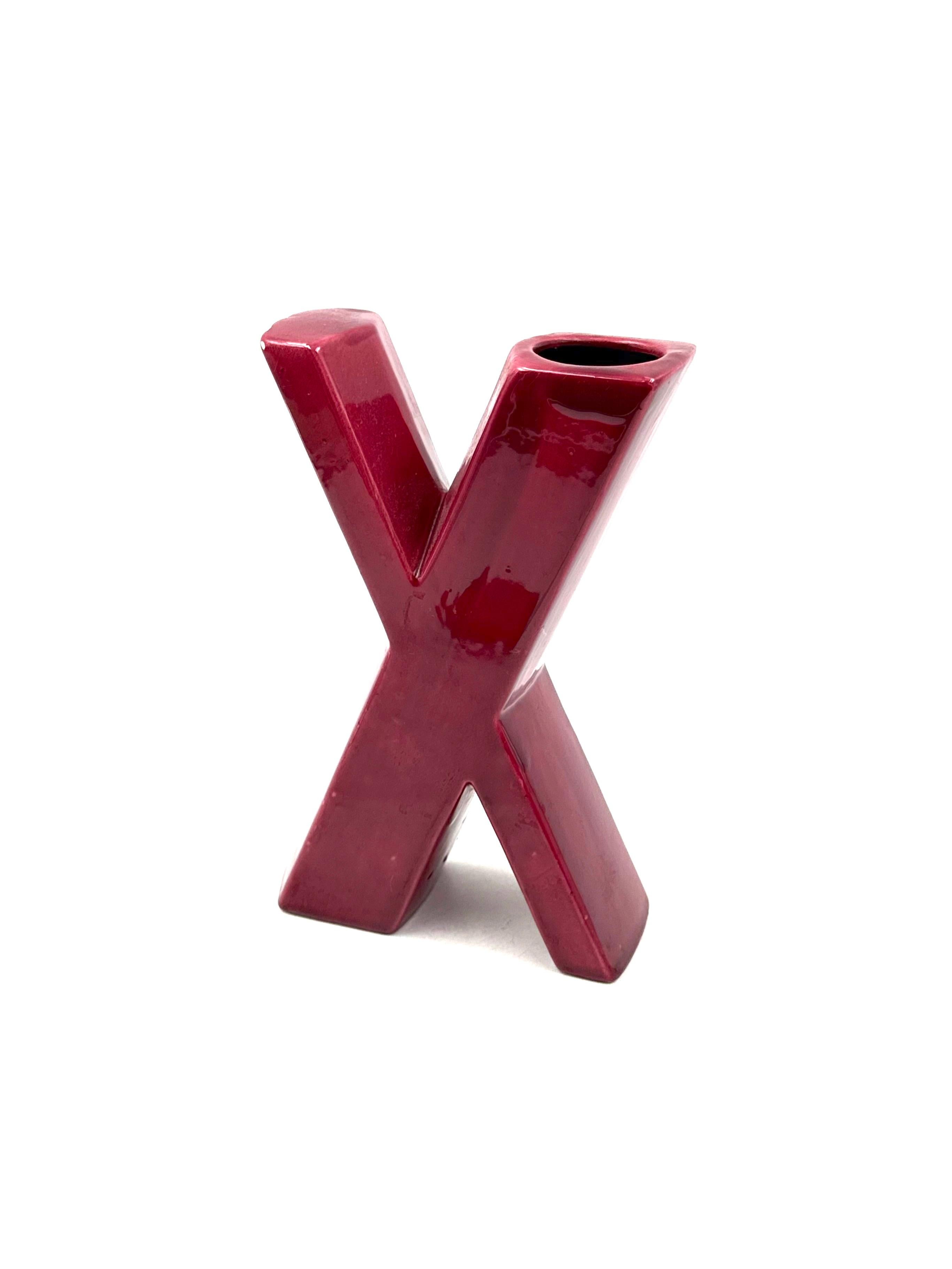 Space age red X letter shaped ceramic solifleur vase, Marcel Radureau ca. 1970 in vendita 5