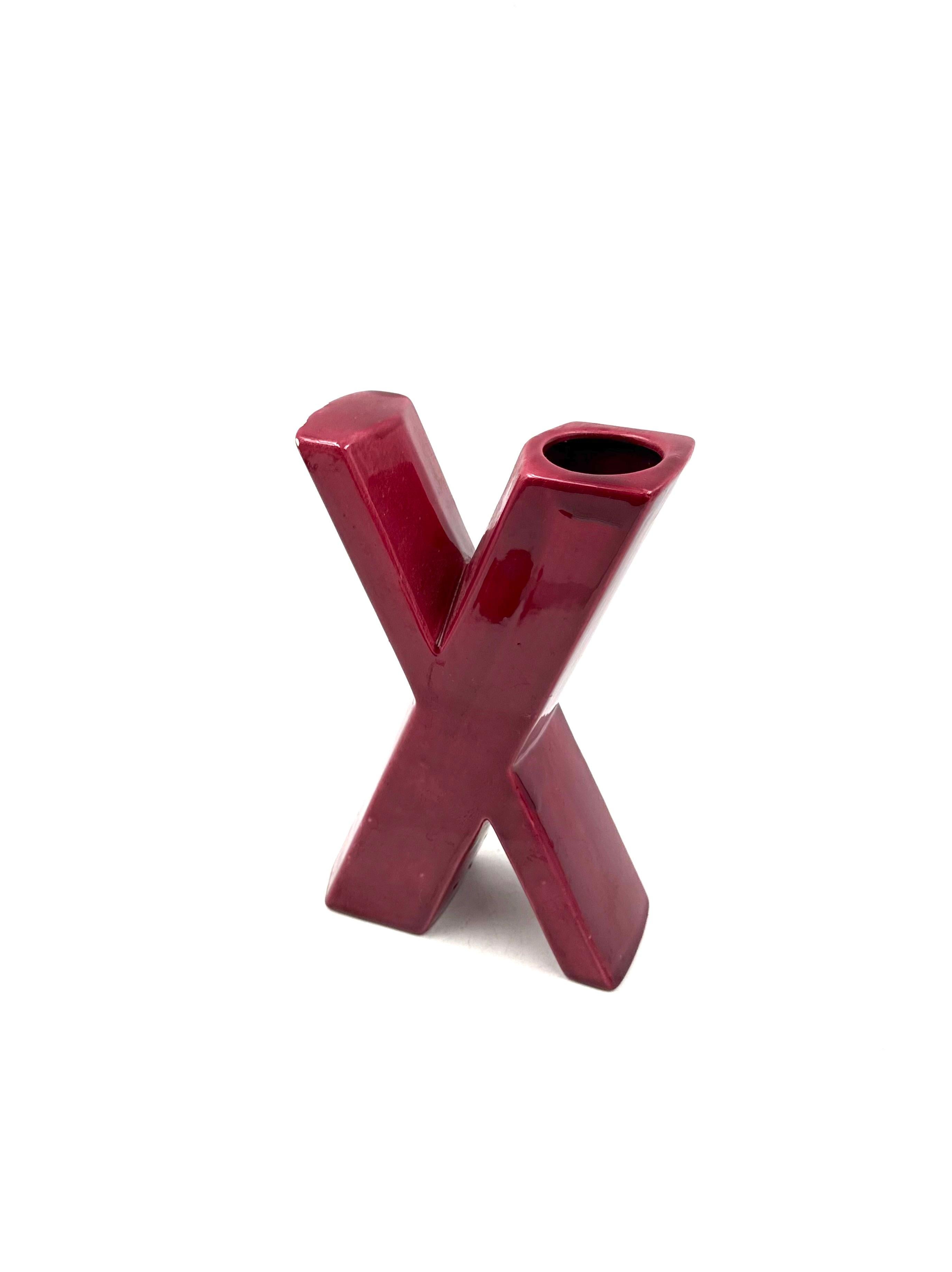 French Space age red X letter shaped ceramic solifleur vase, Marcel Radureau ca. 1970 in vendita
