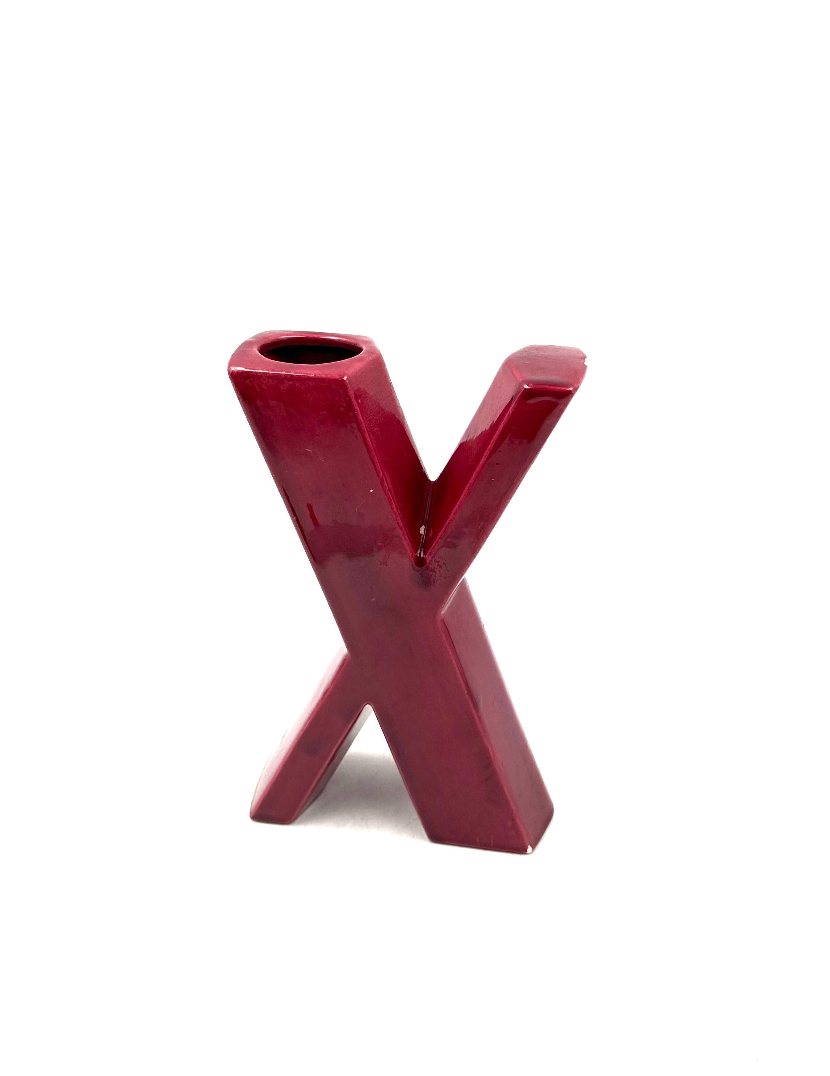 Space age red X letter shaped ceramic solifleur vase, Marcel Radureau ca. 1970 in vendita 1