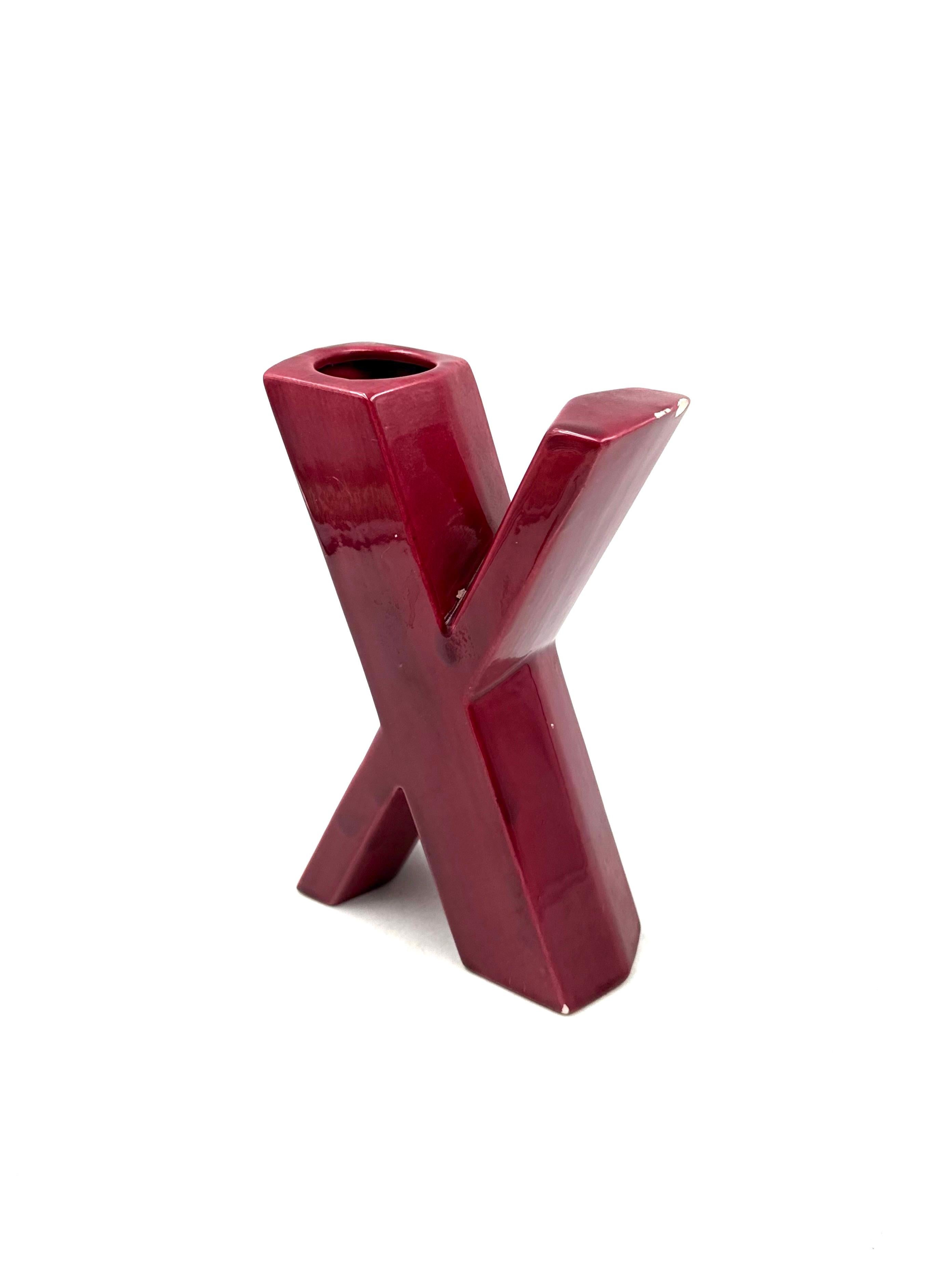 Space age red X letter shaped ceramic solifleur vase, Marcel Radureau ca. 1970 in vendita 2