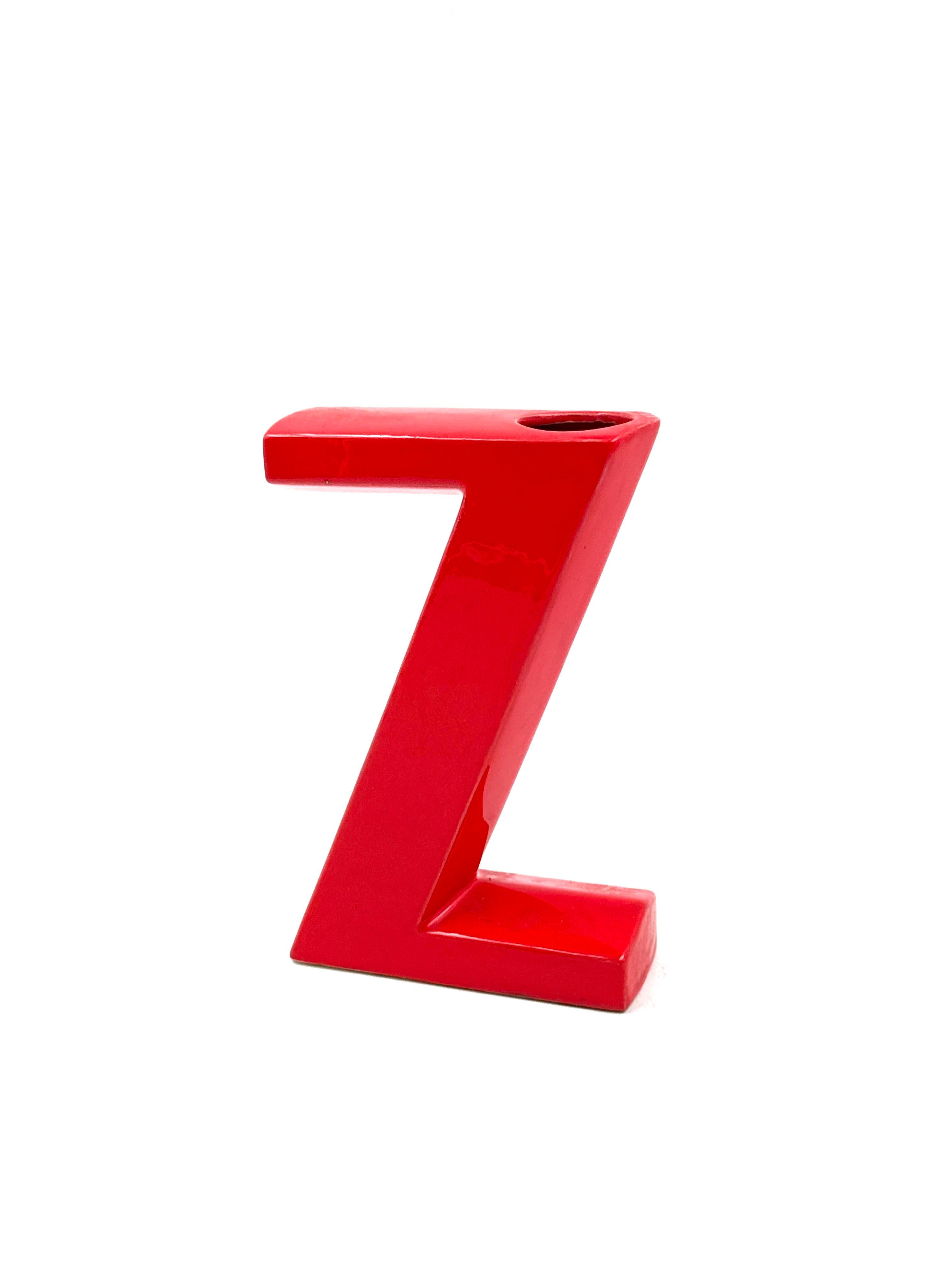 Space age red Z letter shaped ceramic solifleur vase, Marcel Radureau ca. 1970 In condizioni ottime in vendita a Firenze, IT