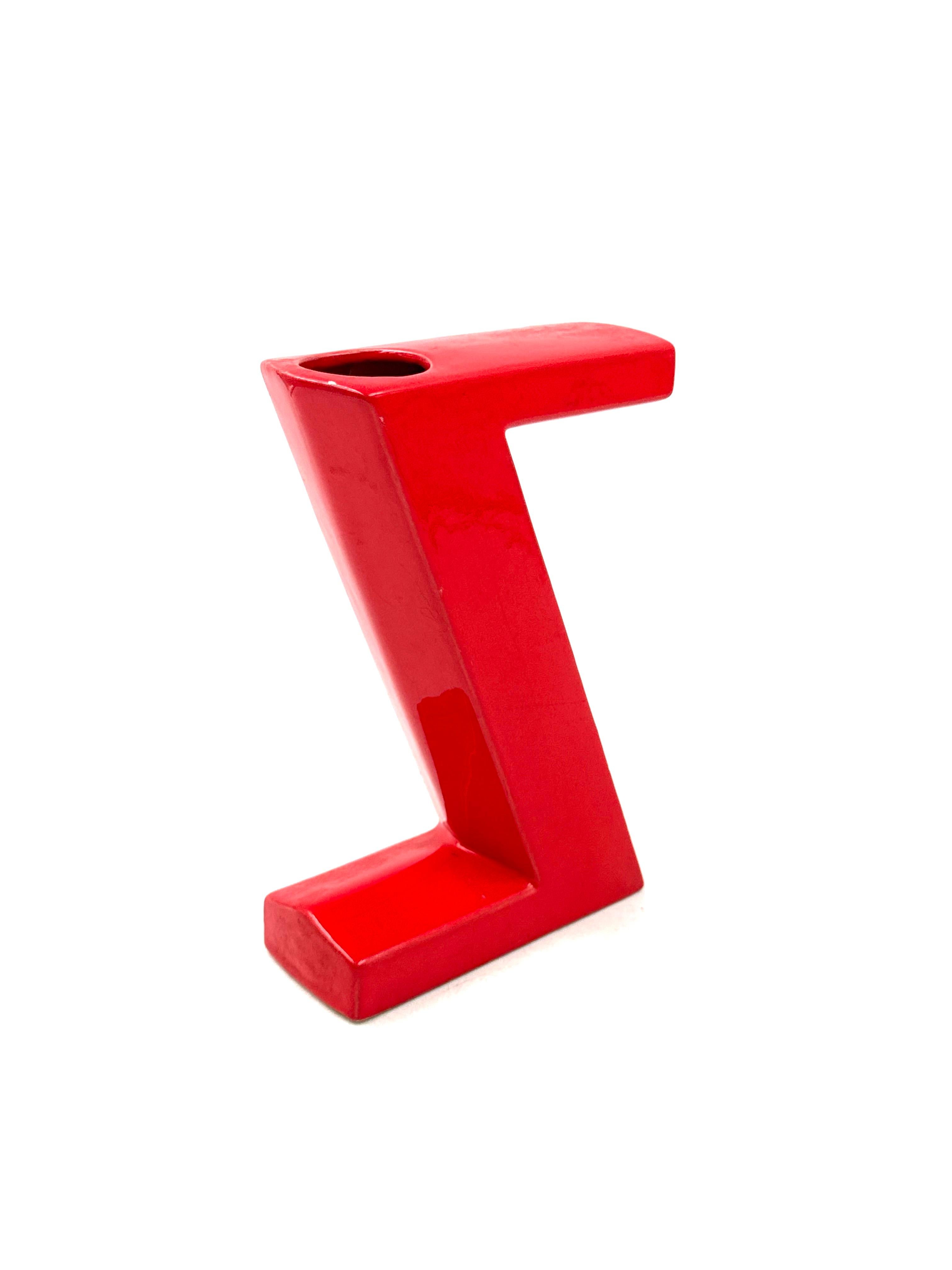 Ceramica Space age red Z letter shaped ceramic solifleur vase, Marcel Radureau ca. 1970 in vendita