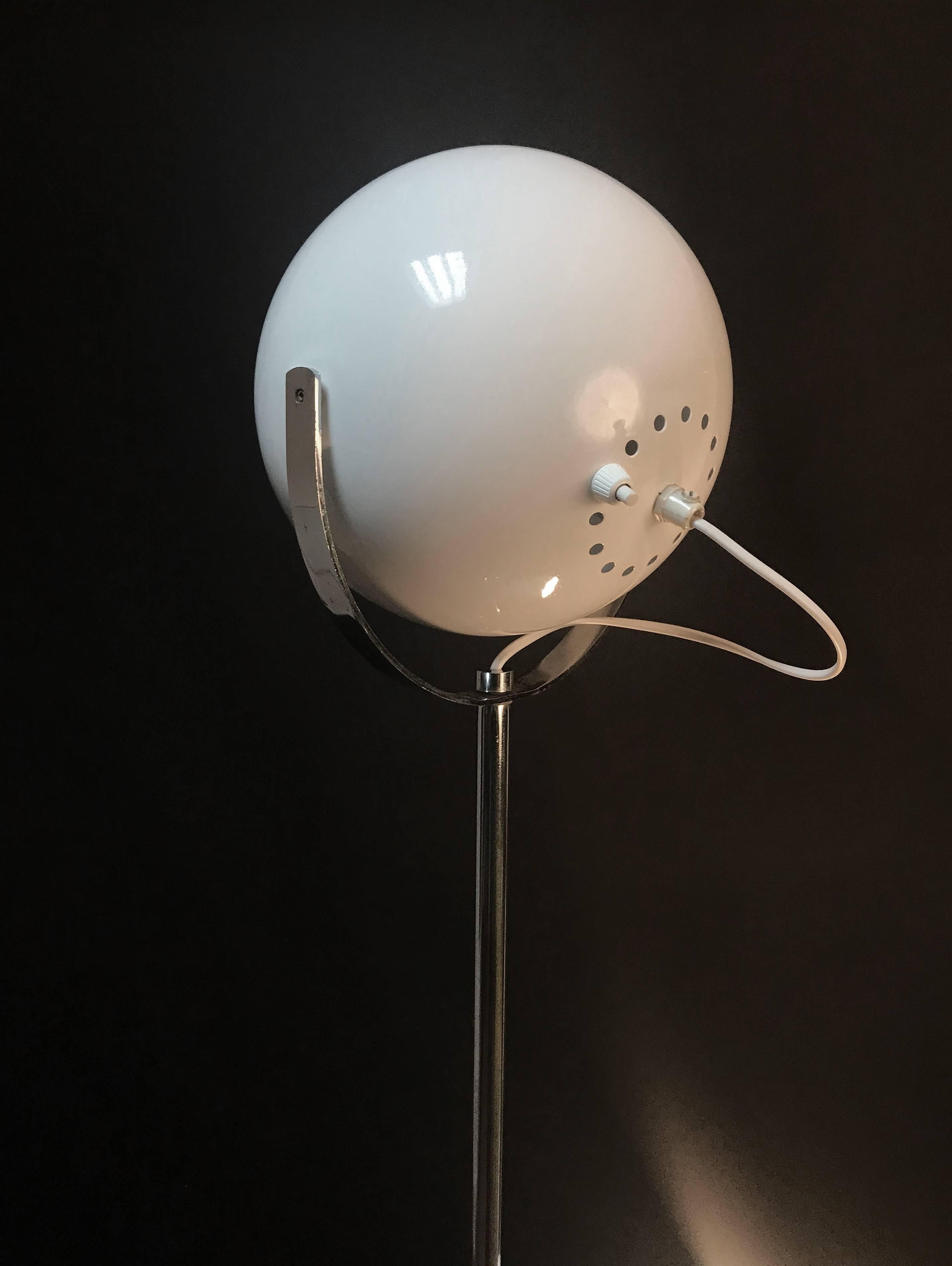 Space Age Reggiani Chrome and White Metal Two-Sphere Italian Floor Lamp, 1970s 7