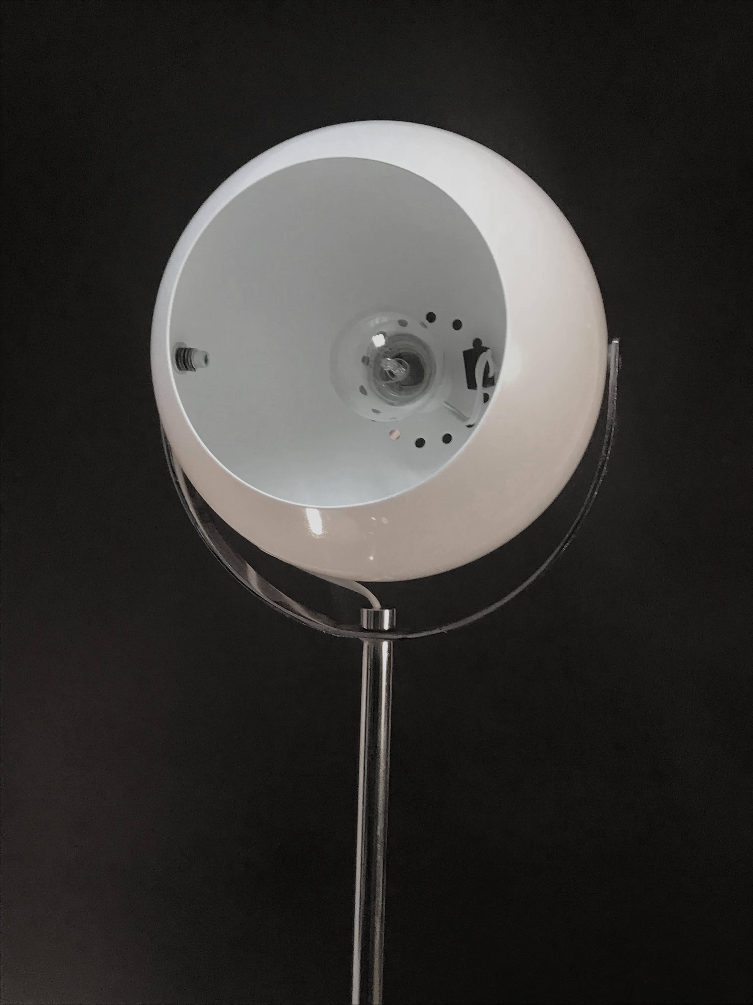 Space Age Reggiani Chrome and White Metal Two-Sphere Italian Floor Lamp, 1970s 8