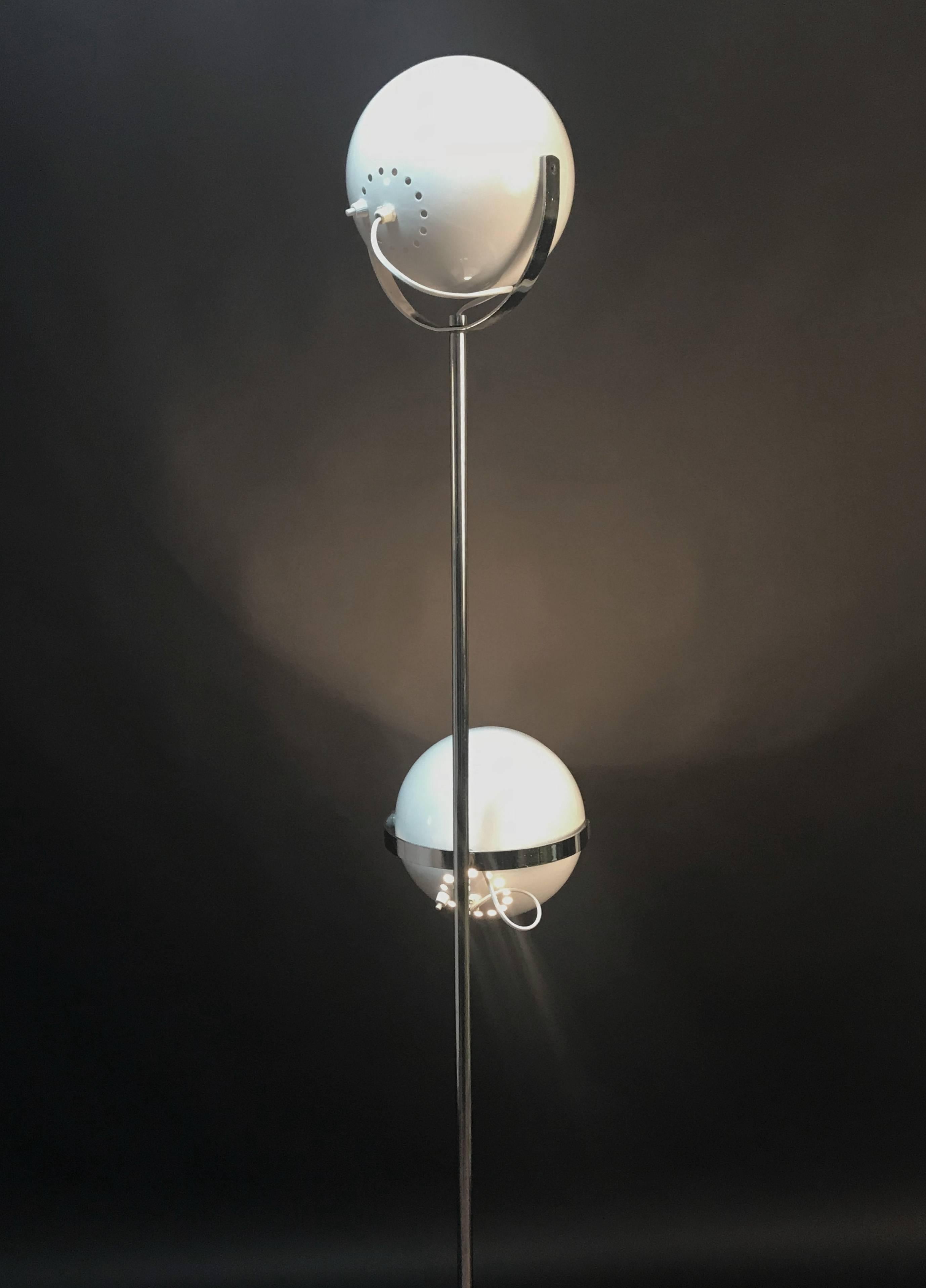 Space Age Reggiani Chrome and White Metal Two-Sphere Italian Floor Lamp, 1970s 3
