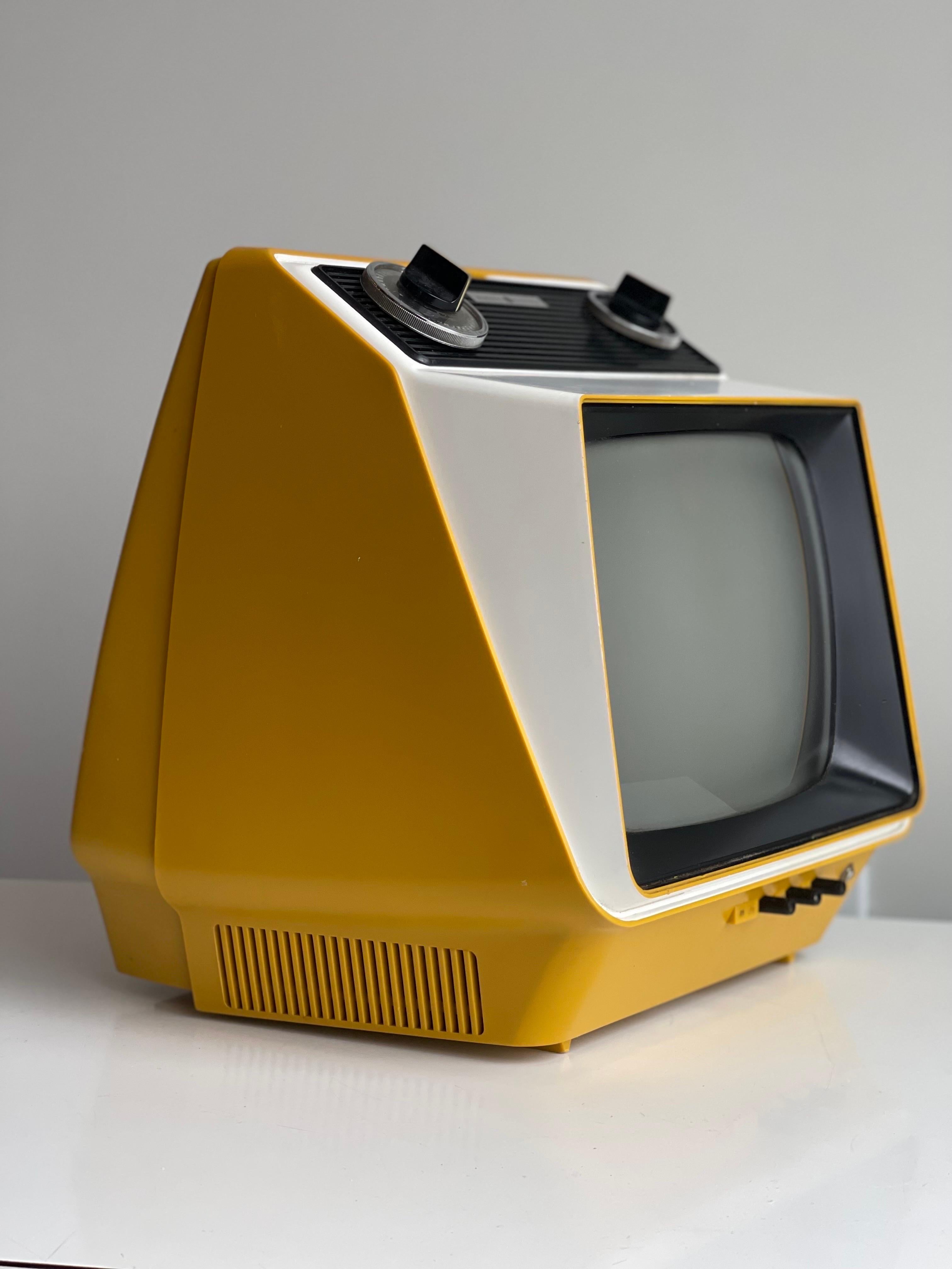 Space Age Retro Yellow Television T.V. Set by G. E. 1975 Works 7