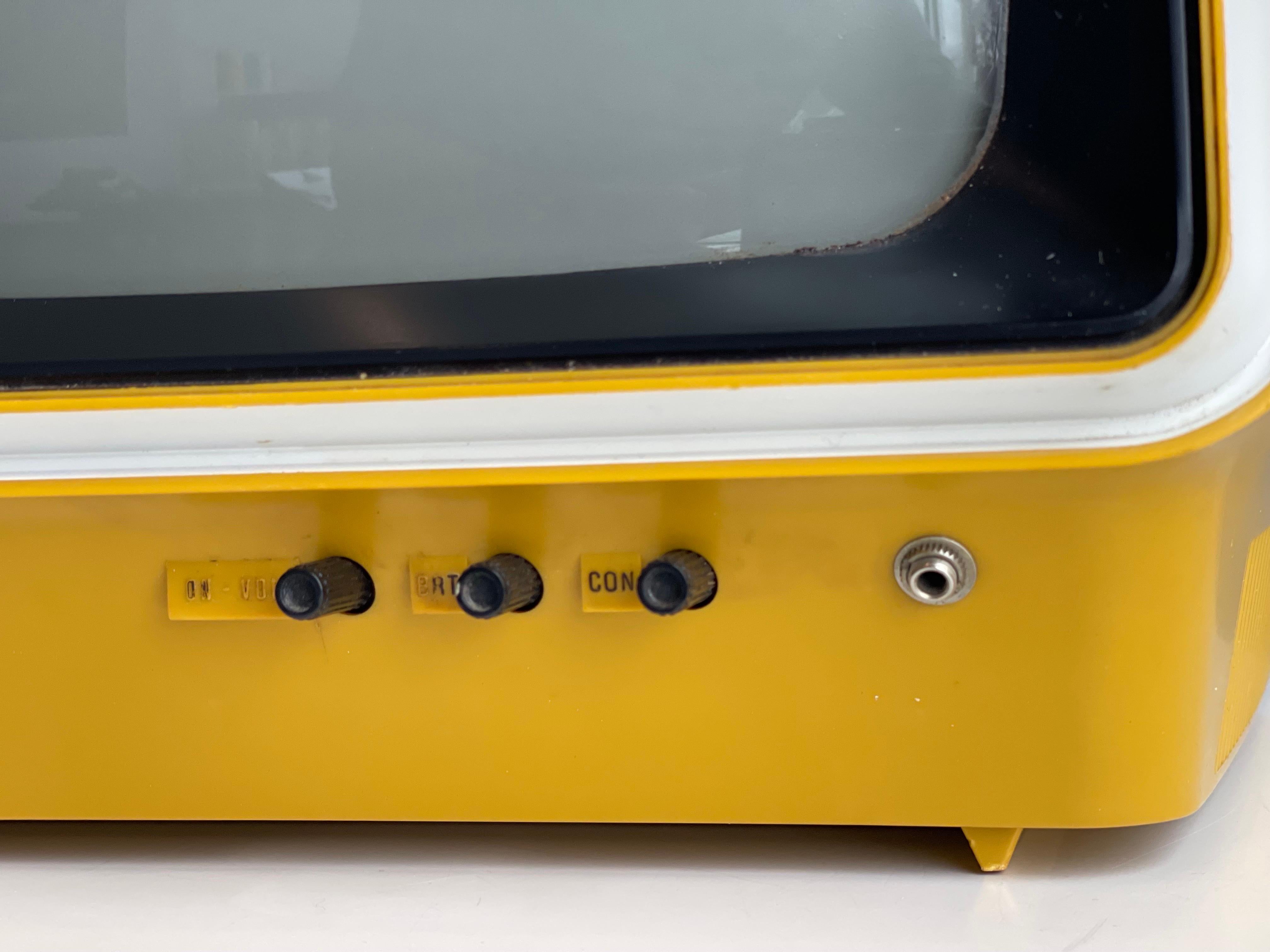 Space Age Retro Yellow Television T.V. Set by G. E. 1975 Works In Good Condition In Framingham, MA