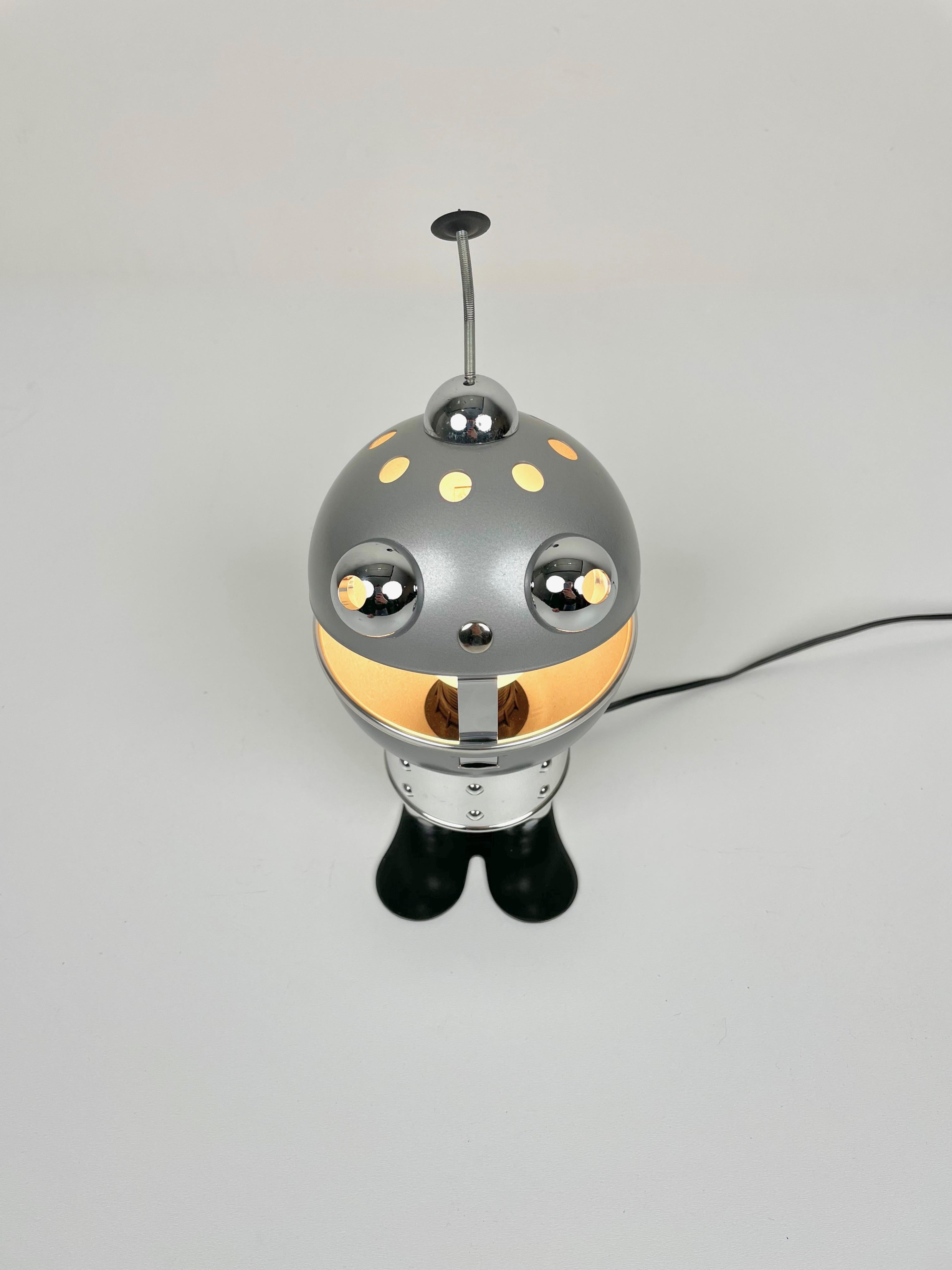 Space Age Robot Aluminum Table Lamp, 1970s In Good Condition In Rome, IT