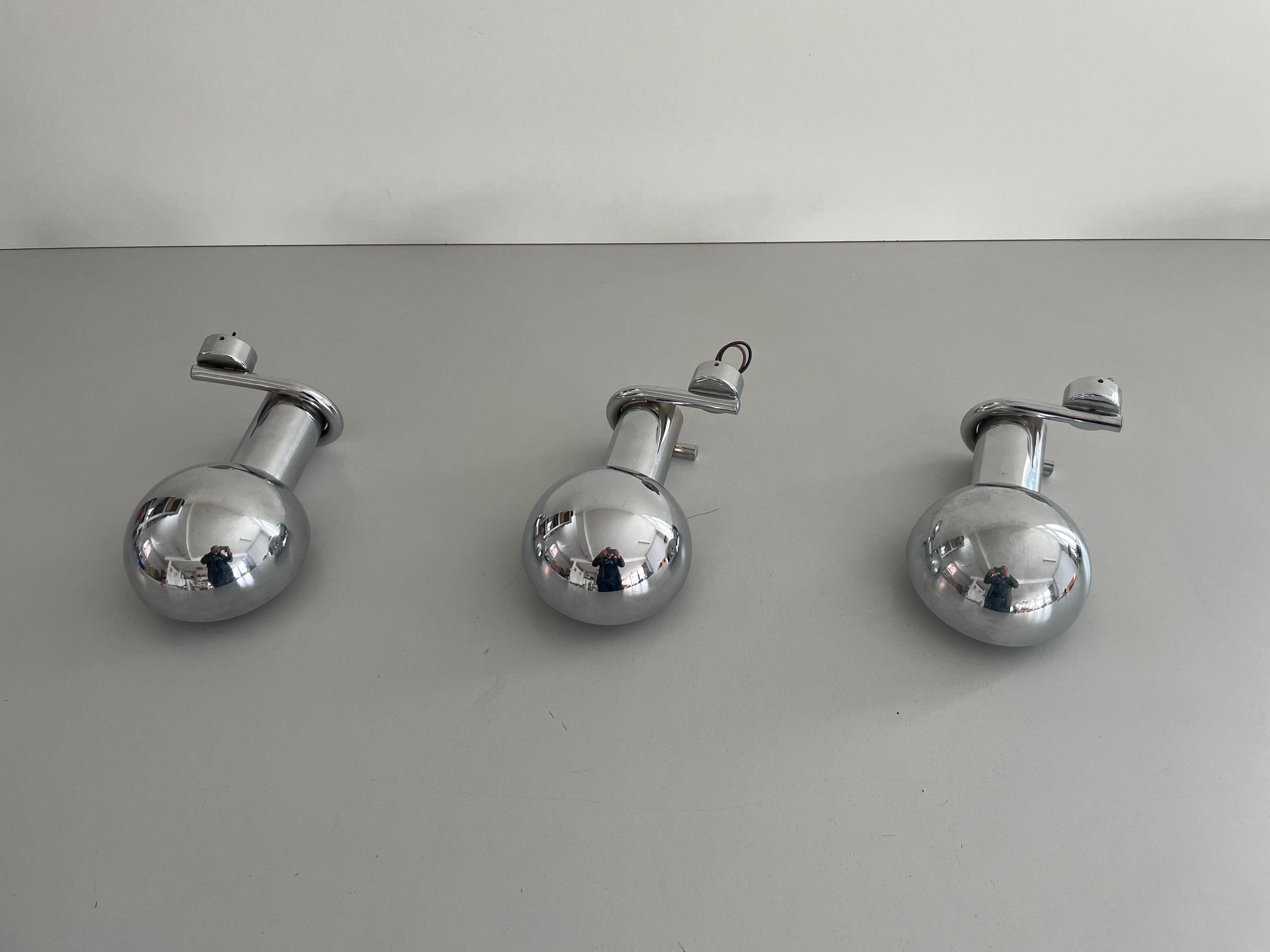 Ensemble de 3 appliques rotatives de l'ère spatiale en chrome, 1970, Italie

Les lampes sont en très bon état. 
Conçu et fabriqué en Italie.


Cette lampe fonctionne avec  Ampoules E14. 
Câblé et adapté à une utilisation avec 220V et 110V pour tous