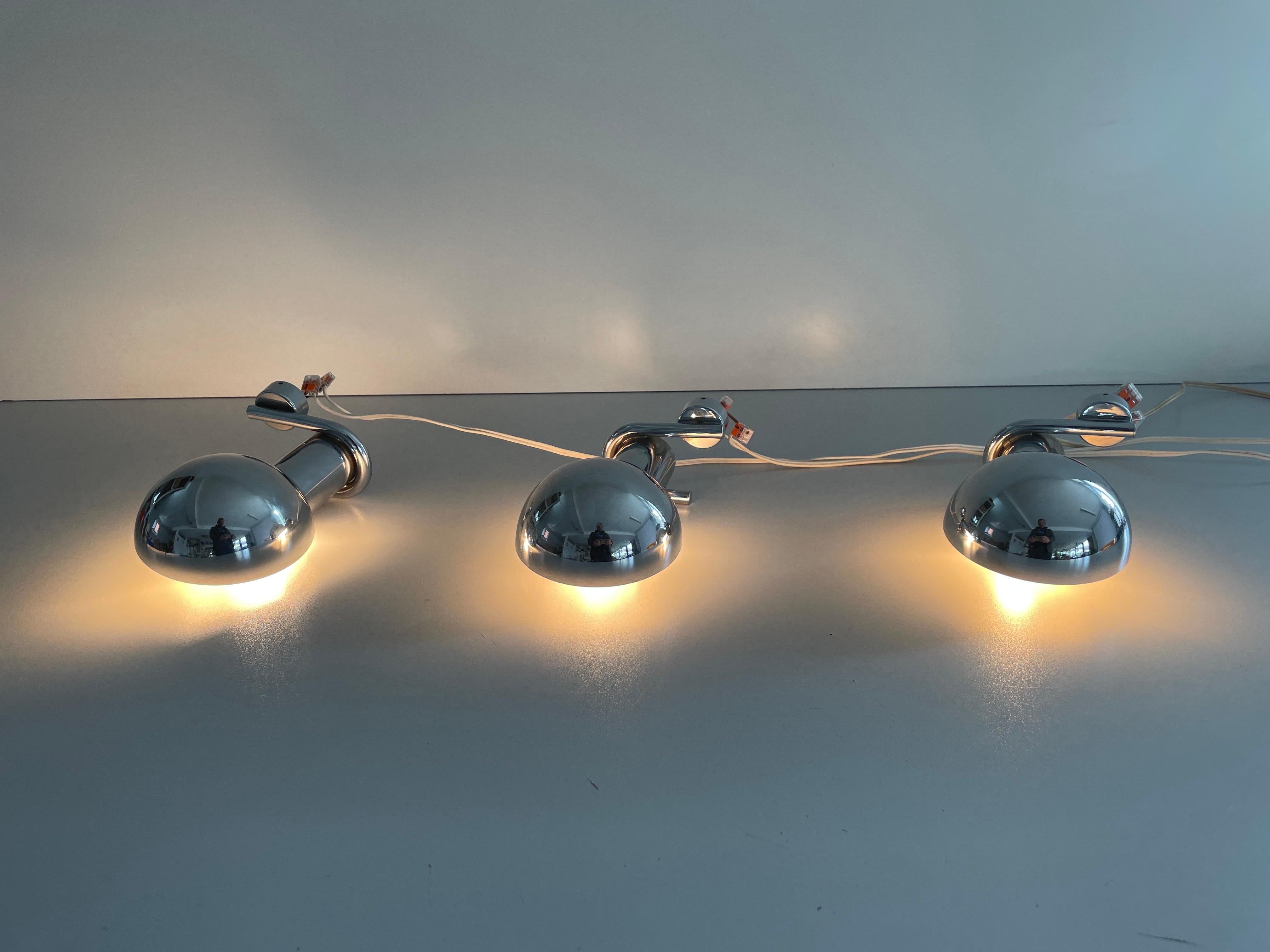 Ensemble de 3 appliques rotatives de l'ère spatiale en chrome, 1970, Italie en vente 2