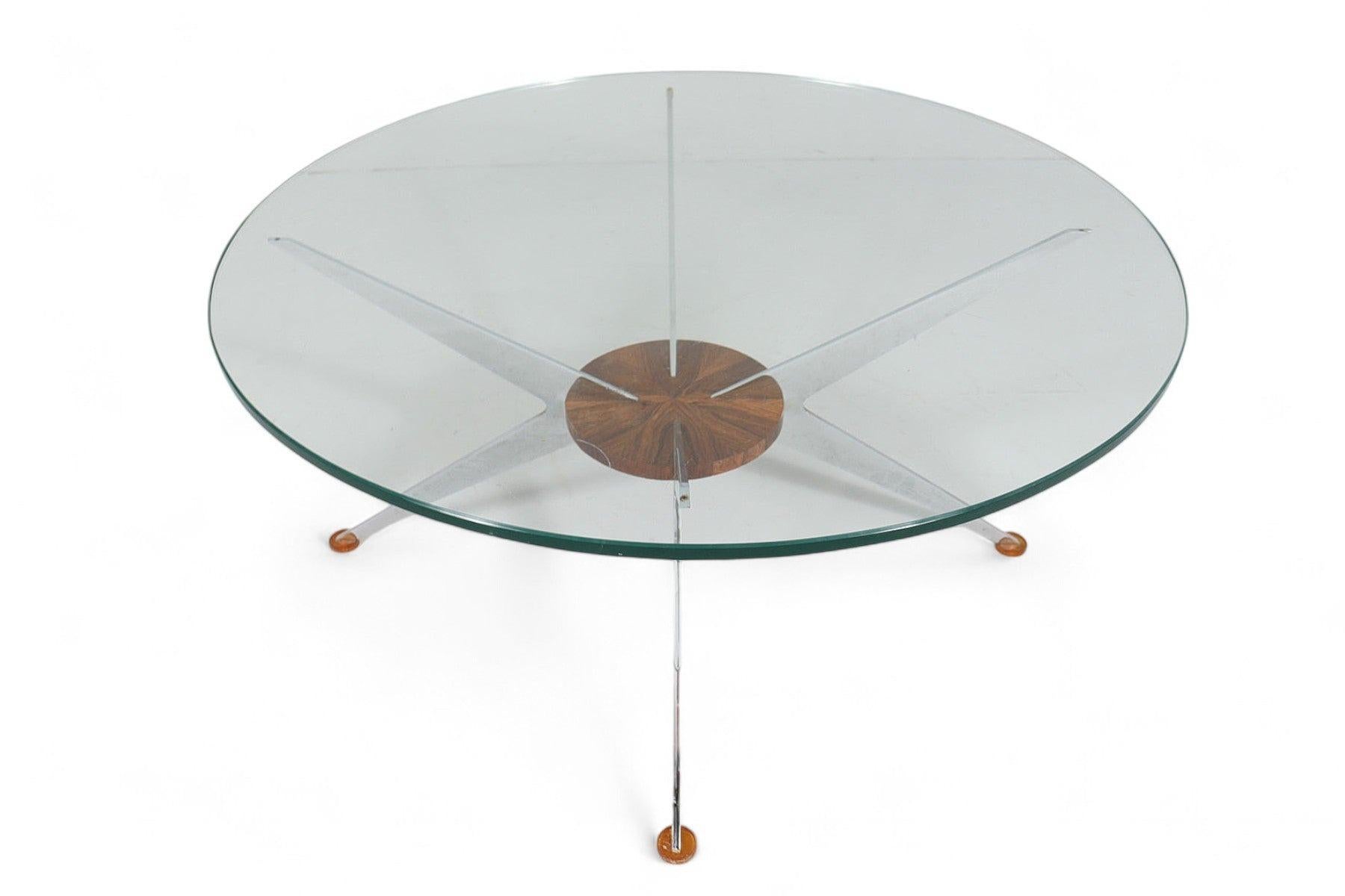Origine : Allemagne
Designer : Inconnu
Fabricant : Inconnu
Époque : 1970
MATERIAL : Bois de rose, aluminium, verre
Dimensions : 39