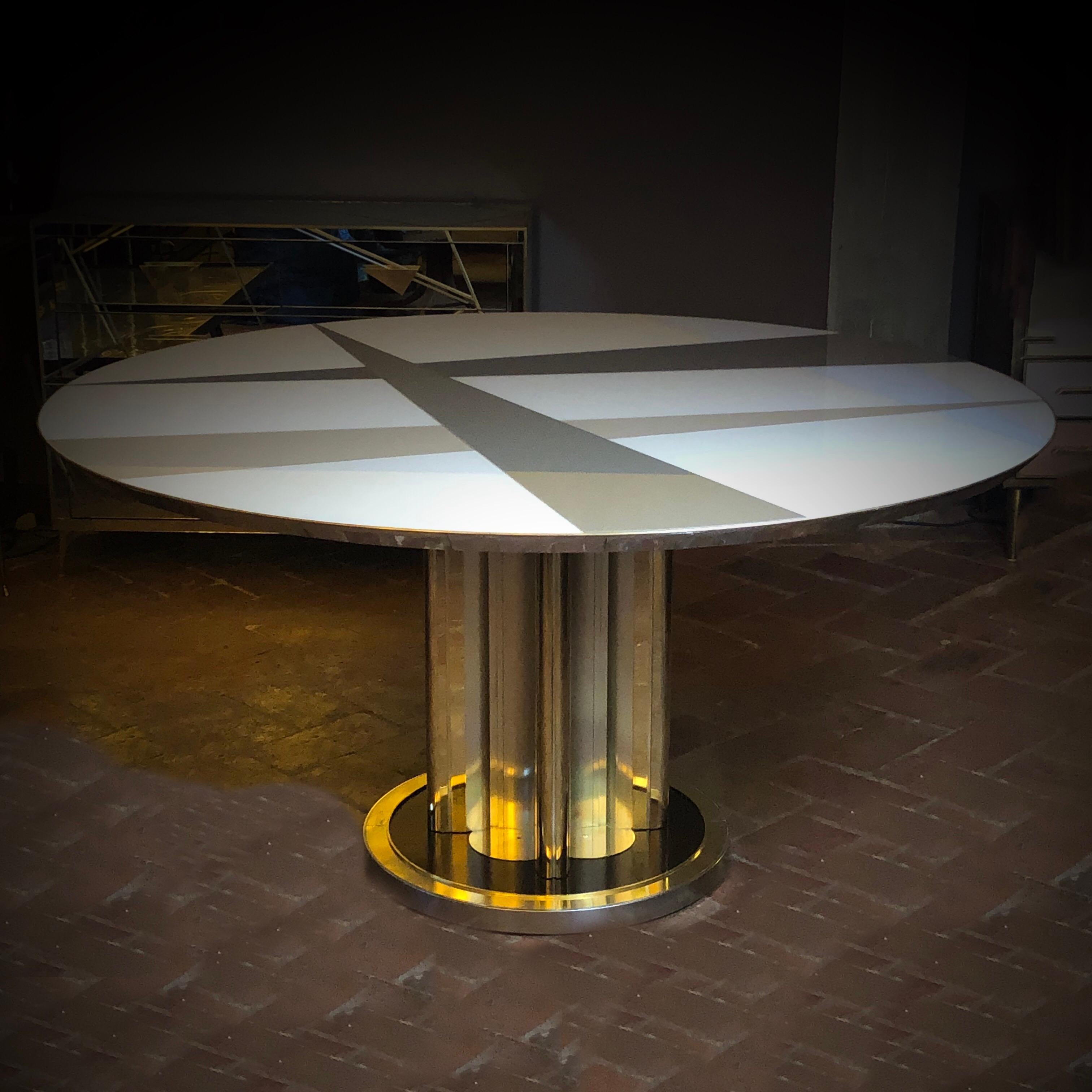 The mosaic glass top is in four different colors (sand, hazelnut, taupe and light grey). 
The table pedestal/leg can be removed for an easier shipping process.
