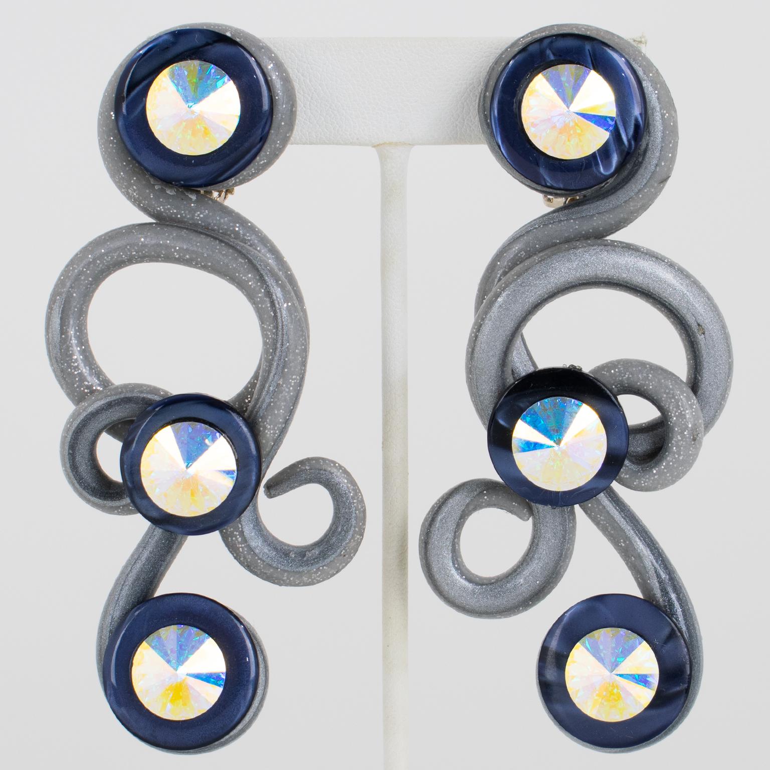 Orecchini A Space in gomma, lucite e strass AB in vendita 1