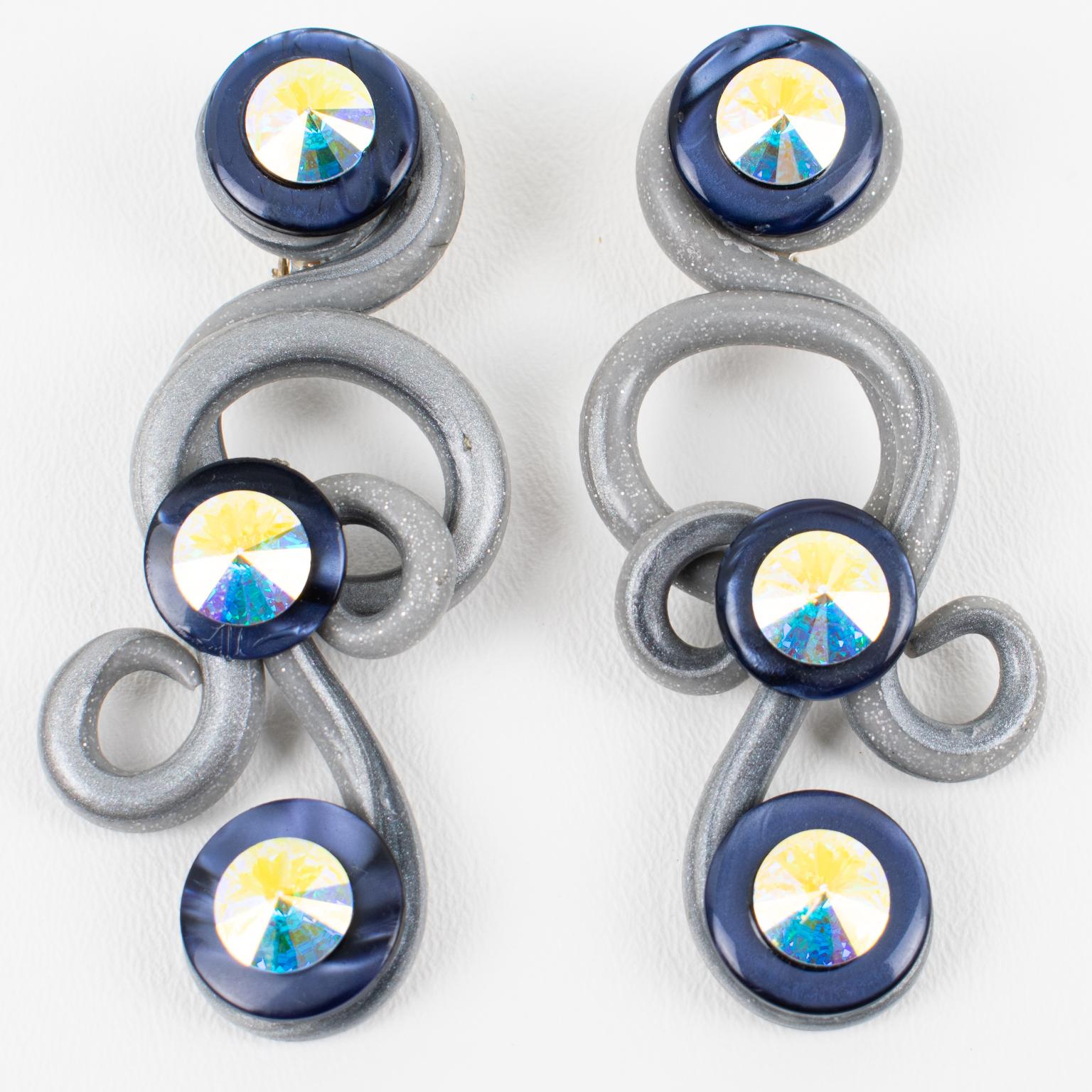 Orecchini A Space in gomma, lucite e strass AB in vendita 2