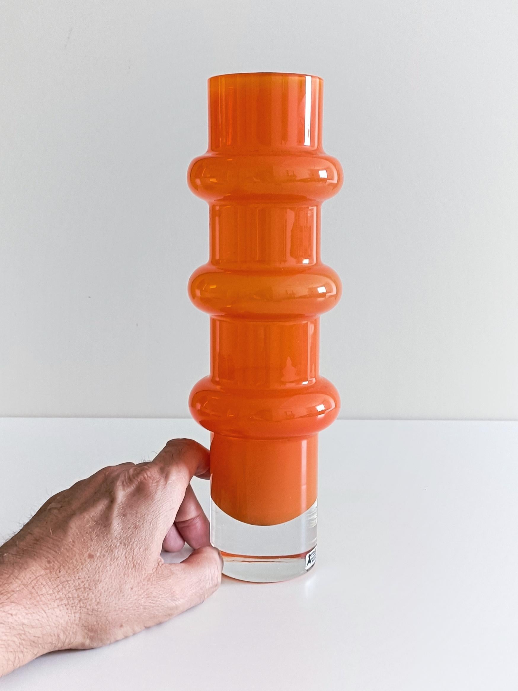Vetro artistico The Modern Scandinavian, Vaso in vetro con ansa di Aseda, Svezia, anni '60 in vendita