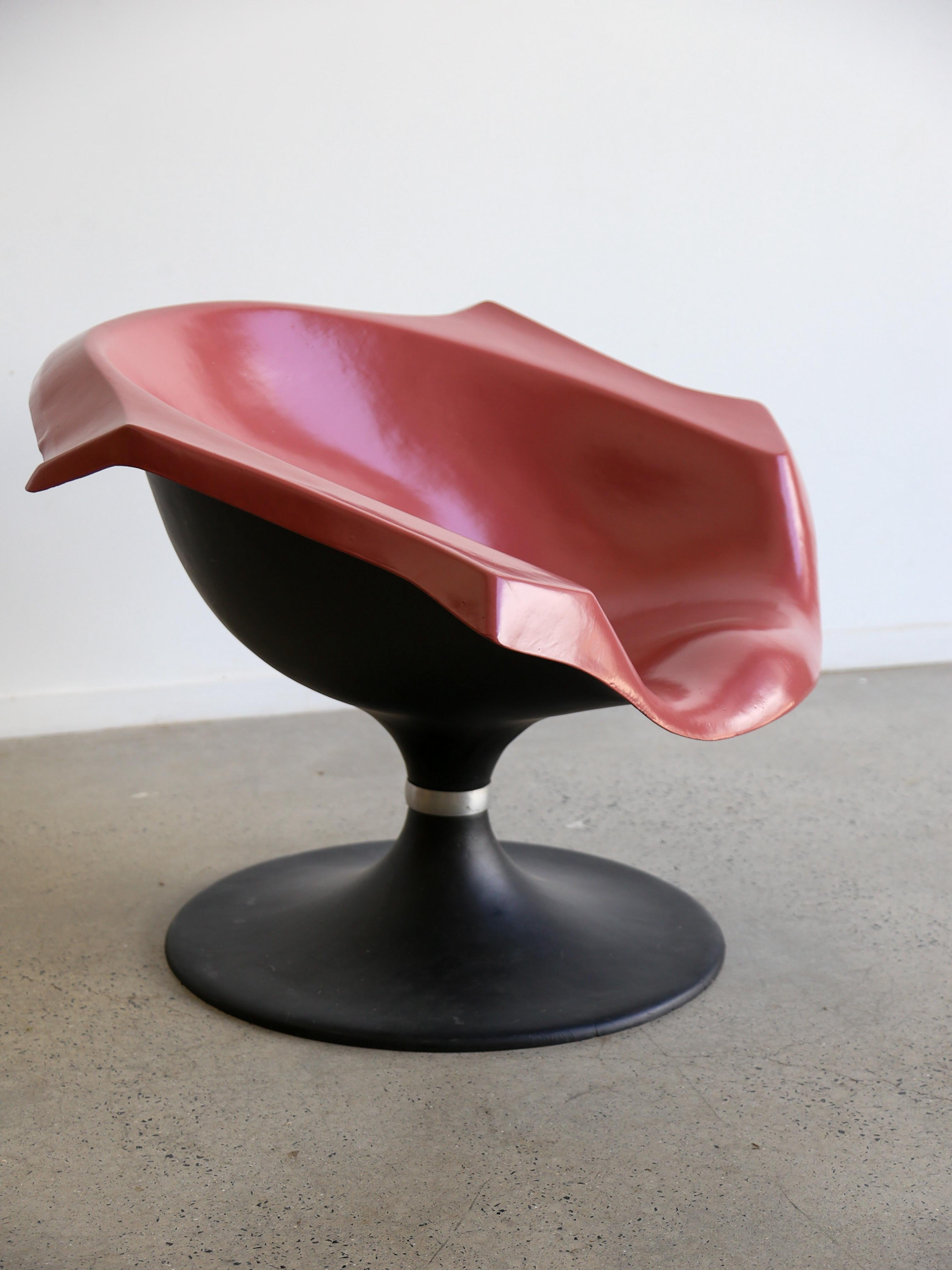 italien Chaise sculpturale de l'ère spatiale en fibre de verre en vente