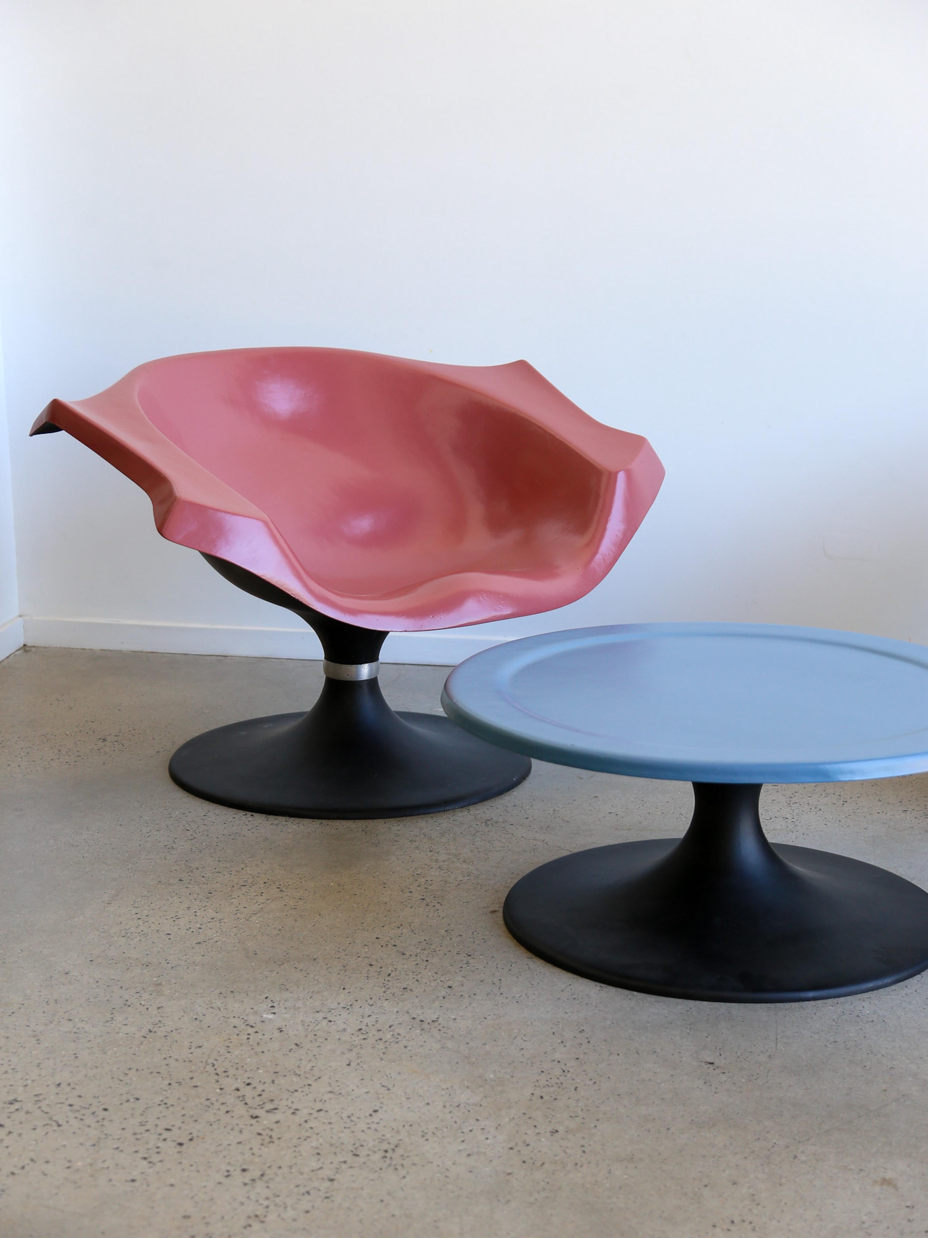 Chaise sculpturale de l'ère spatiale en fibre de verre en vente 2