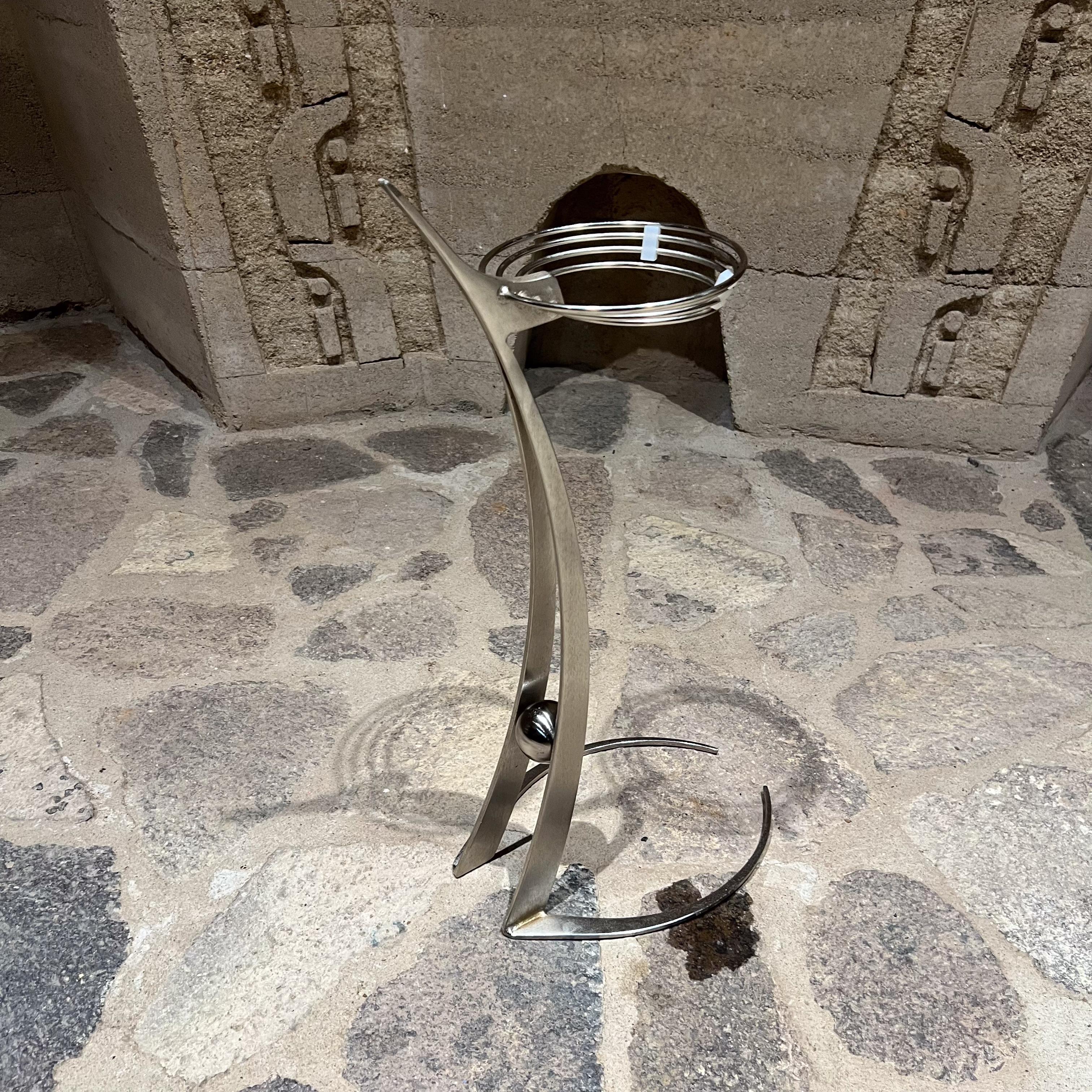 Space Age Sculptural Silber Metall Wein Dekanter Stand im Angebot 2