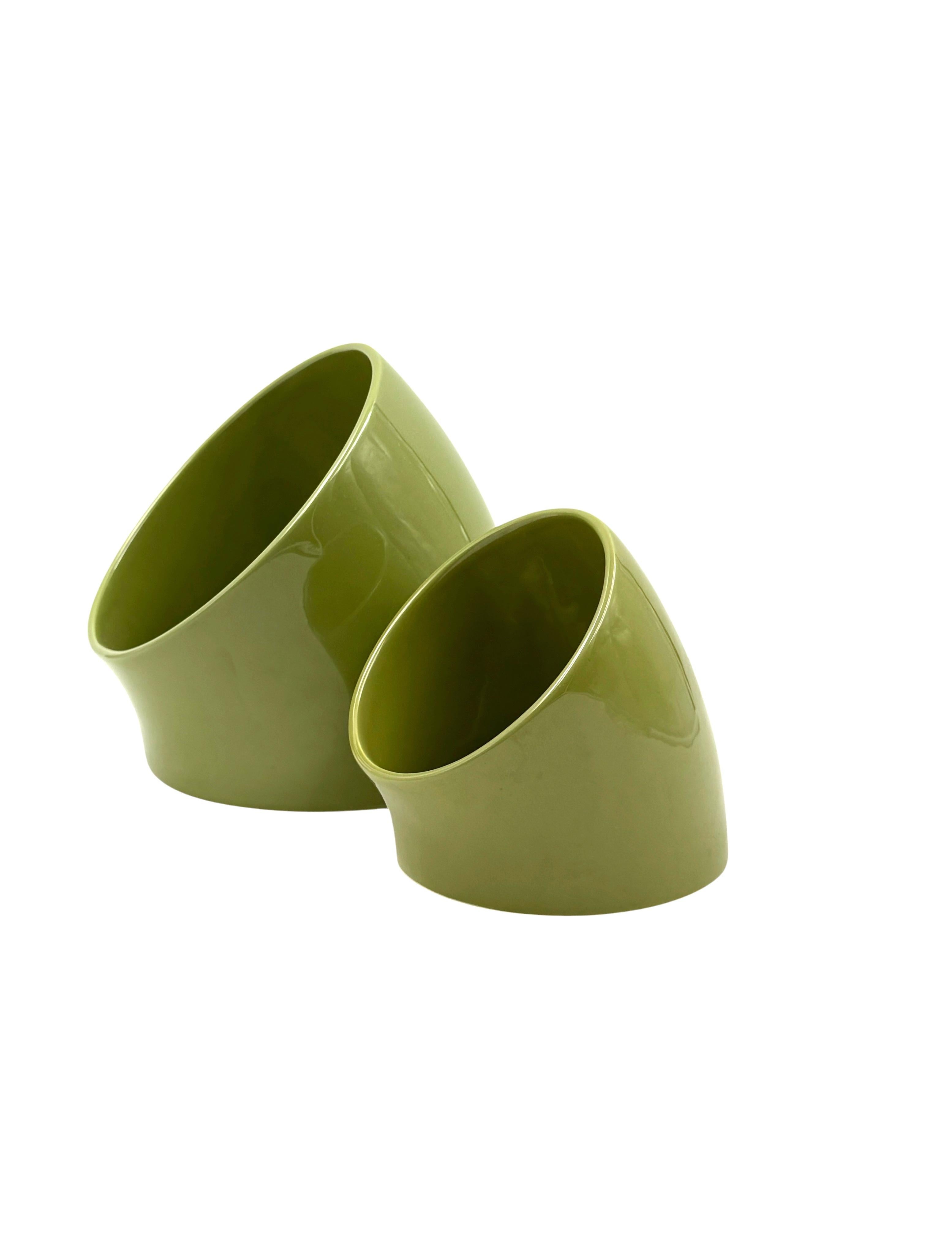 Late 20th Century Space age set of 2 green ceramic vide poche, Sicart Italy ca. 1970 in vendita