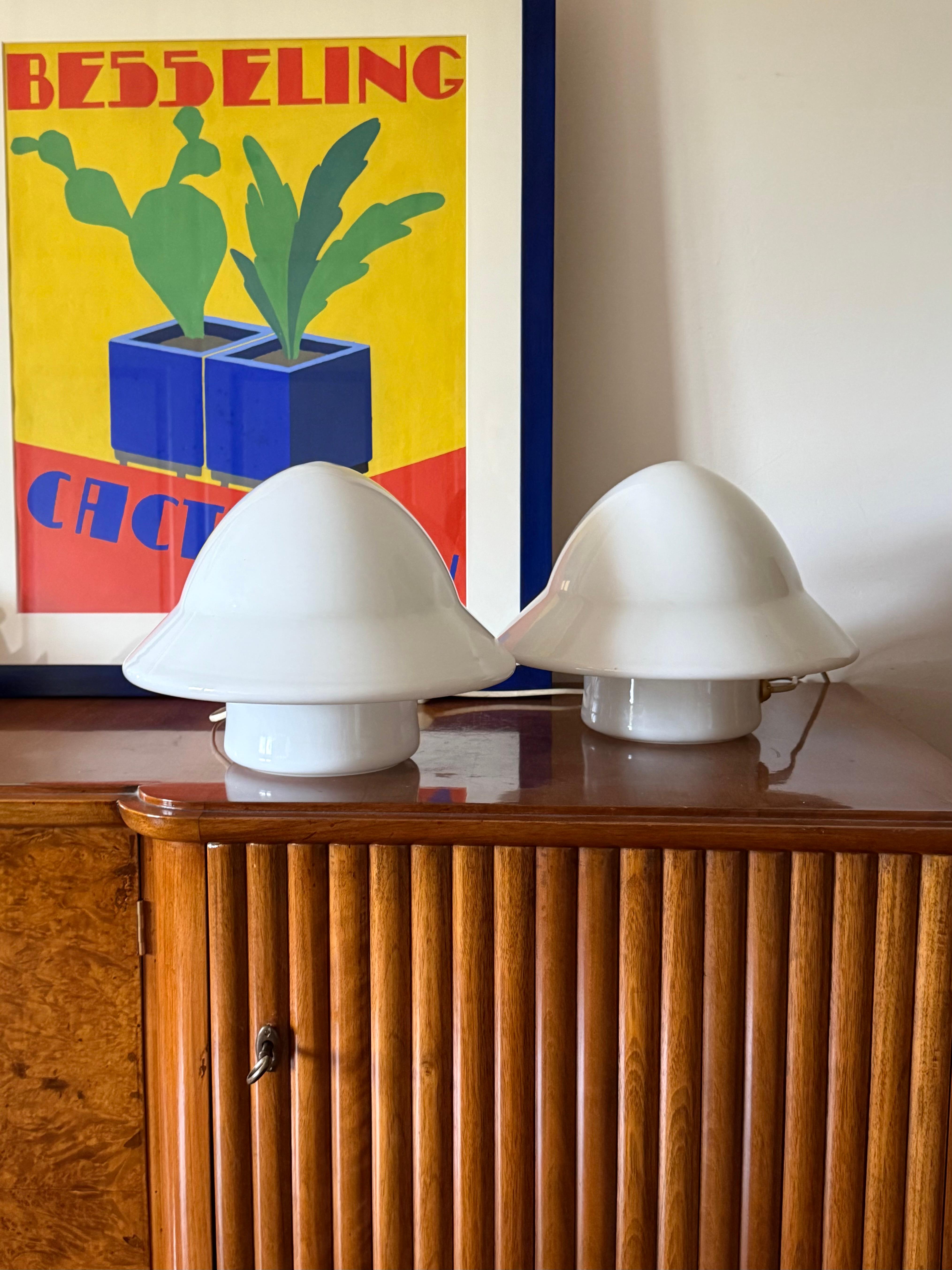 Space Age 2er Set Opalglas-Tischlampen, Italien 1970er (Italian) im Angebot