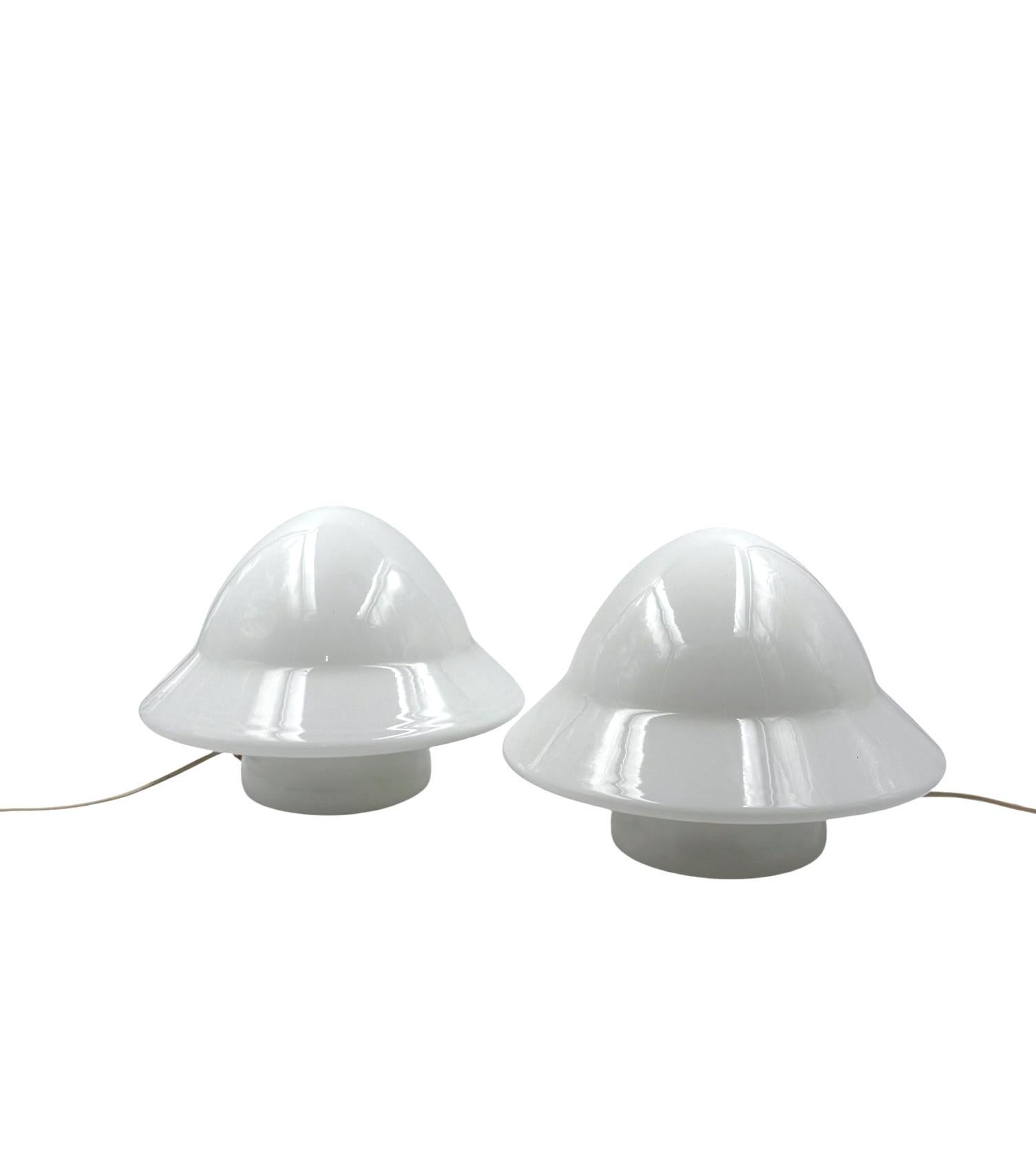 Space Age 2er Set Opalglas-Tischlampen, Italien 1970er (Late 20th Century) im Angebot
