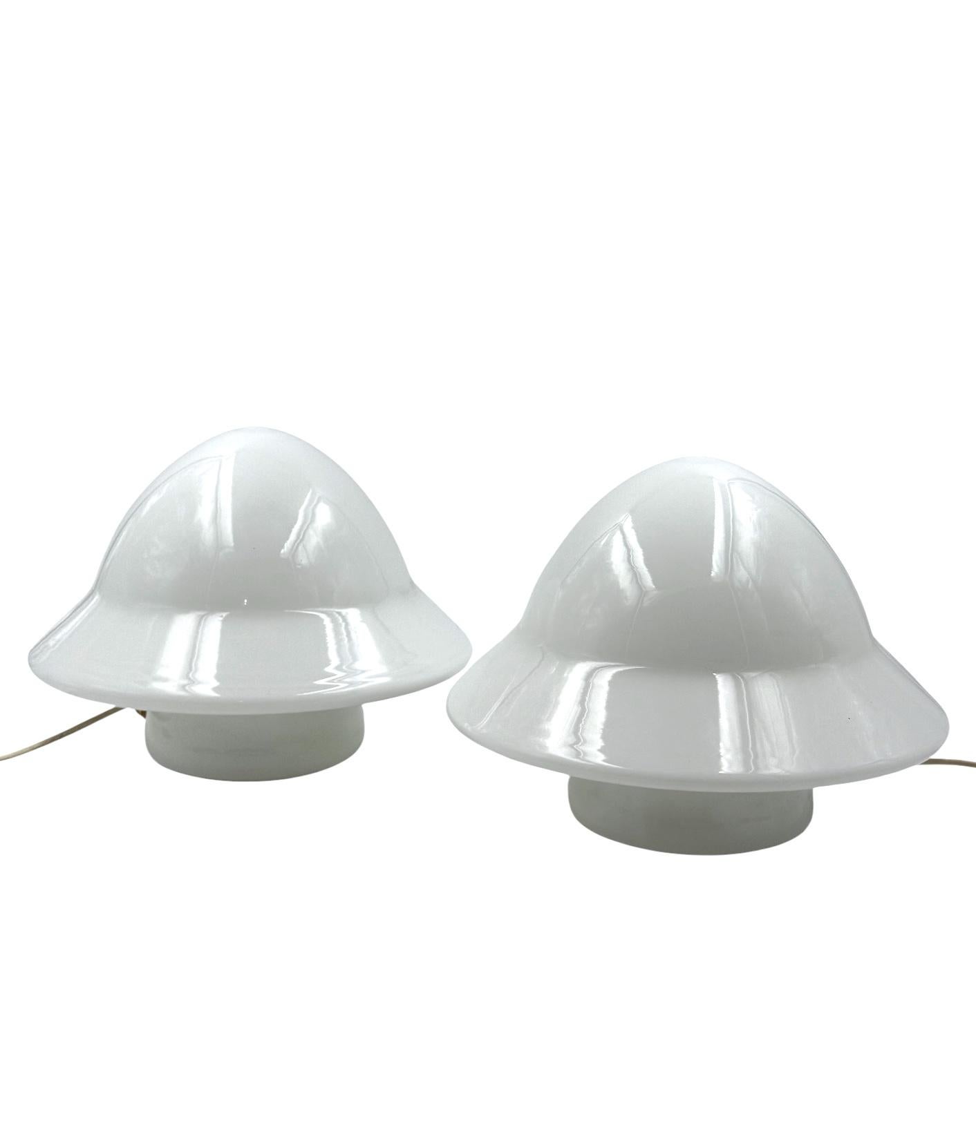 Space Age 2er Set Opalglas-Tischlampen, Italien 1970er im Angebot 3