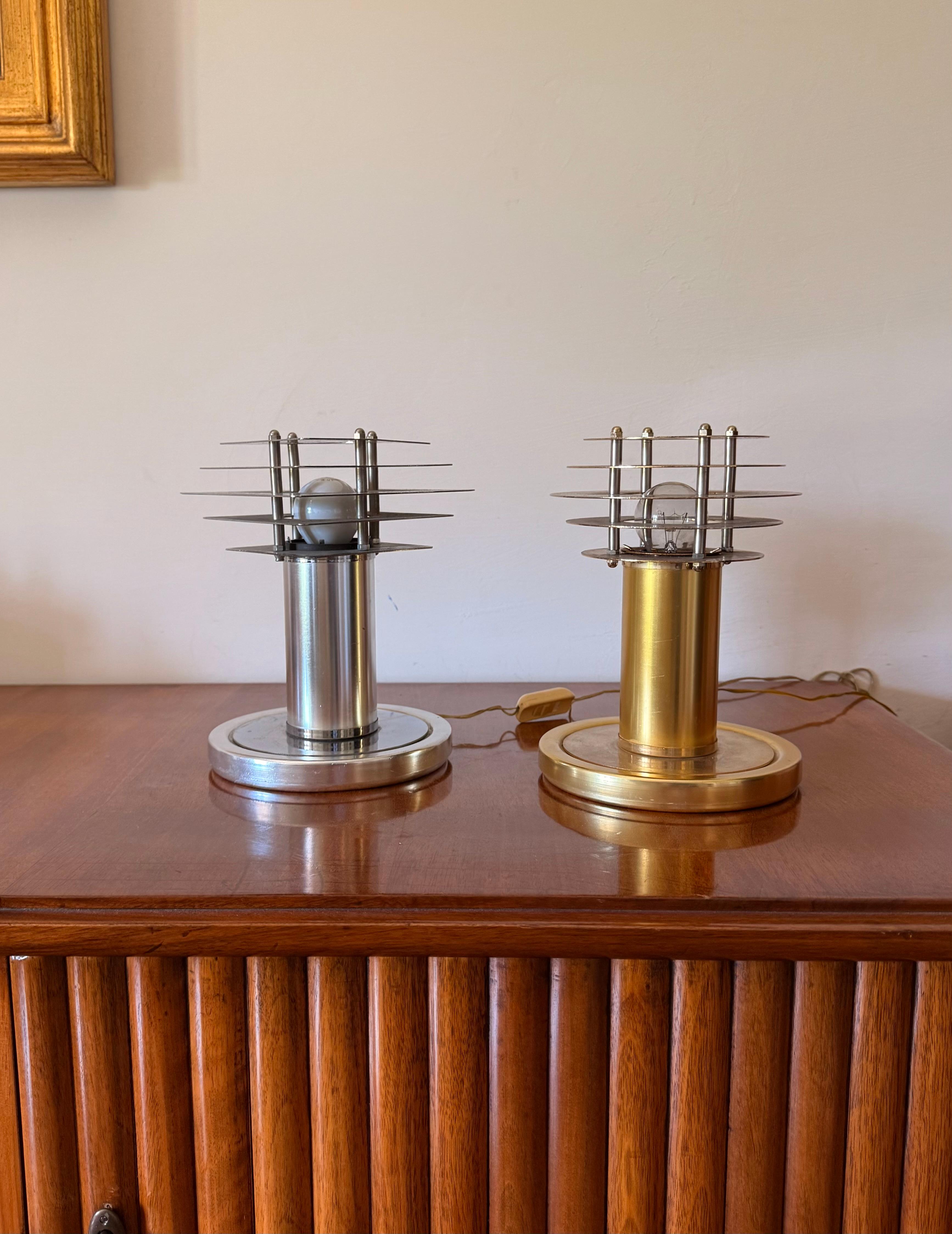 Space age set of 2 table lamp

Italy 1970s

in the manner of Hans-Agne Jacobsson

Chromed plated metal, brass plated

H 22 × 20 cm diam.

H 23 × 15 cm diam.

Conditions: excellent consistent with age and use. In working conditions.