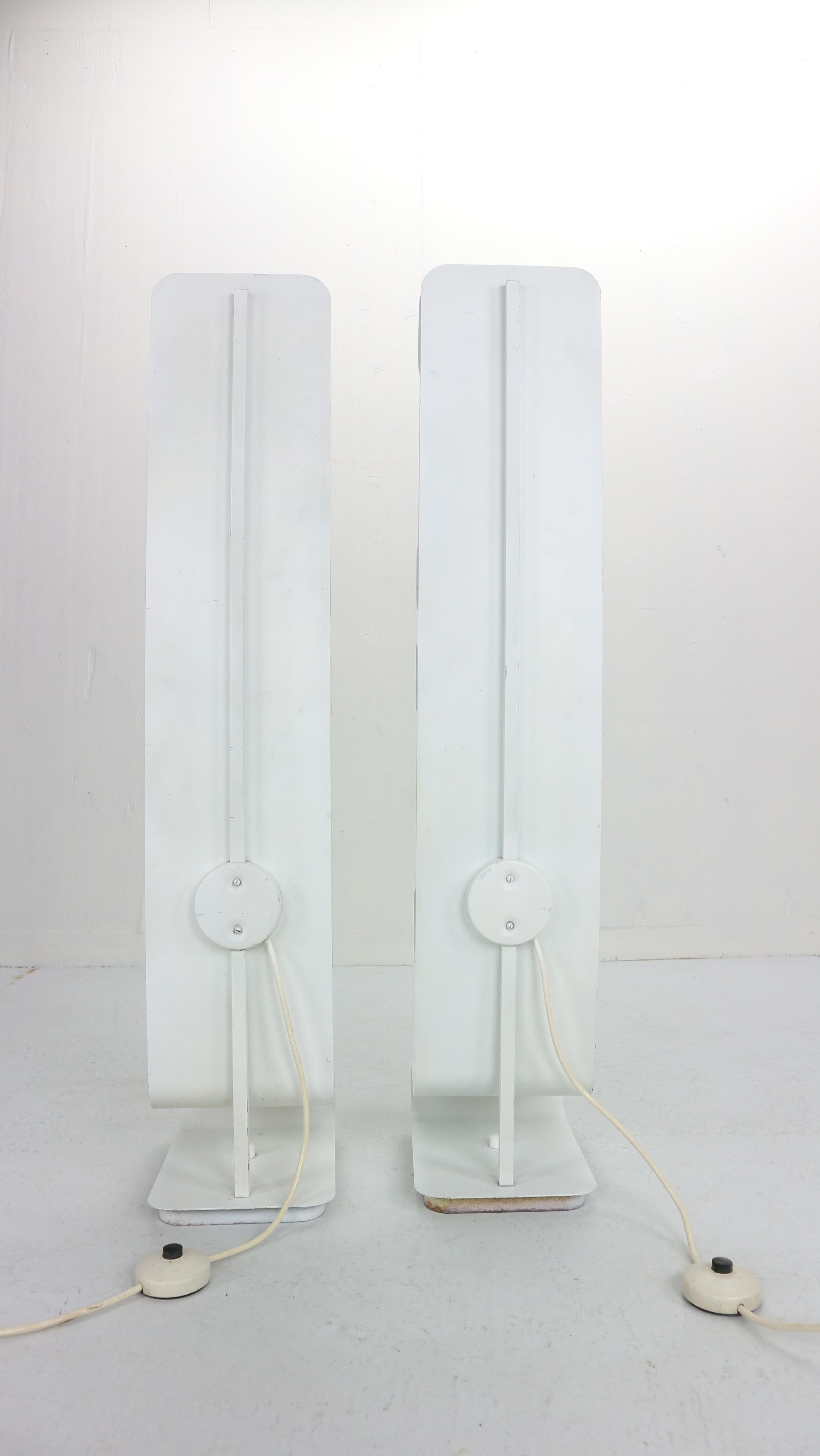 Space Age Set of 2 White Metal Floor Lamps in a Style of Reggiani, 1970s, Italy 7