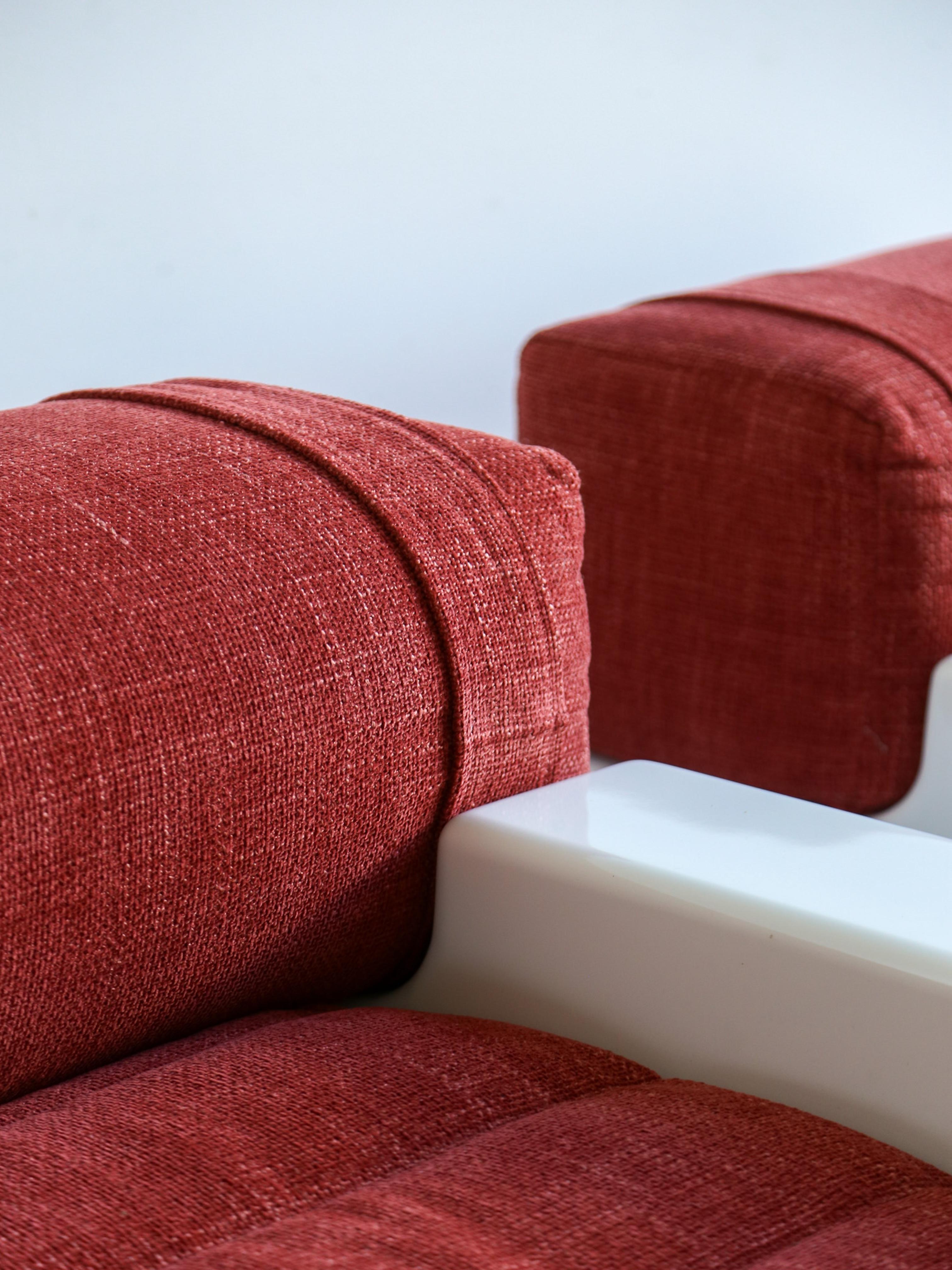 Ensemble de deux fauteuils en fibre de verre blanche de l'ère spatiale avec lit extraordinaire en vente 10
