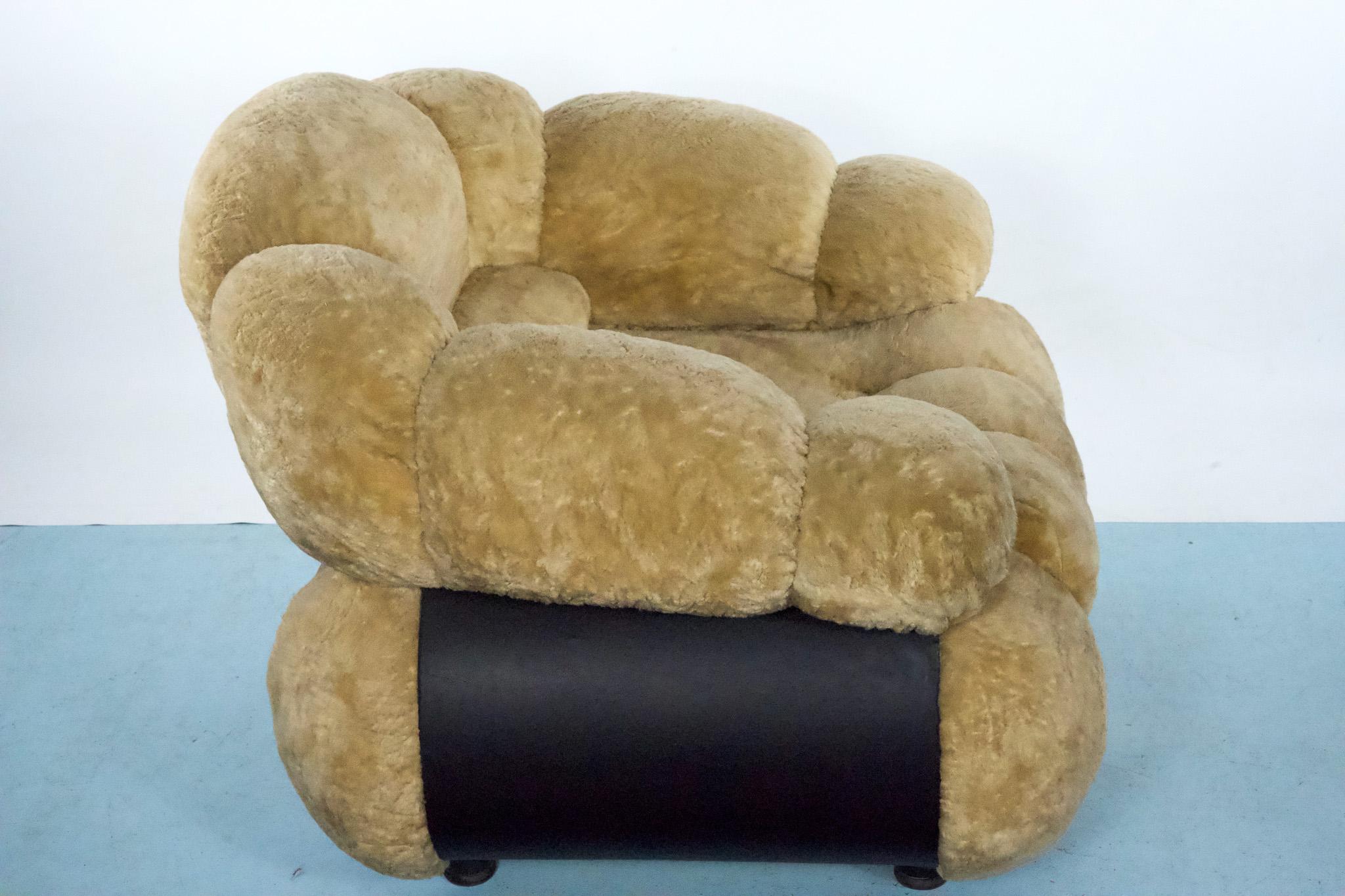 Fauteuil unique de Adriano Piazzesi, ours en peluche crème et cuirette de l'ère spatiale en vente 3