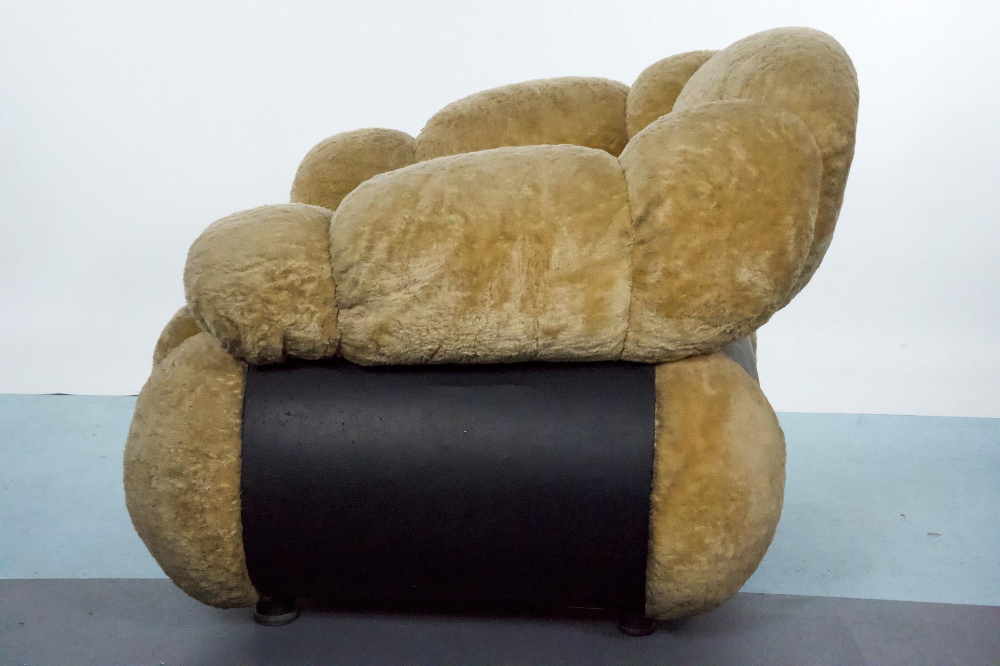 20ième siècle Fauteuil unique de Adriano Piazzesi, ours en peluche crème et cuirette de l'ère spatiale en vente