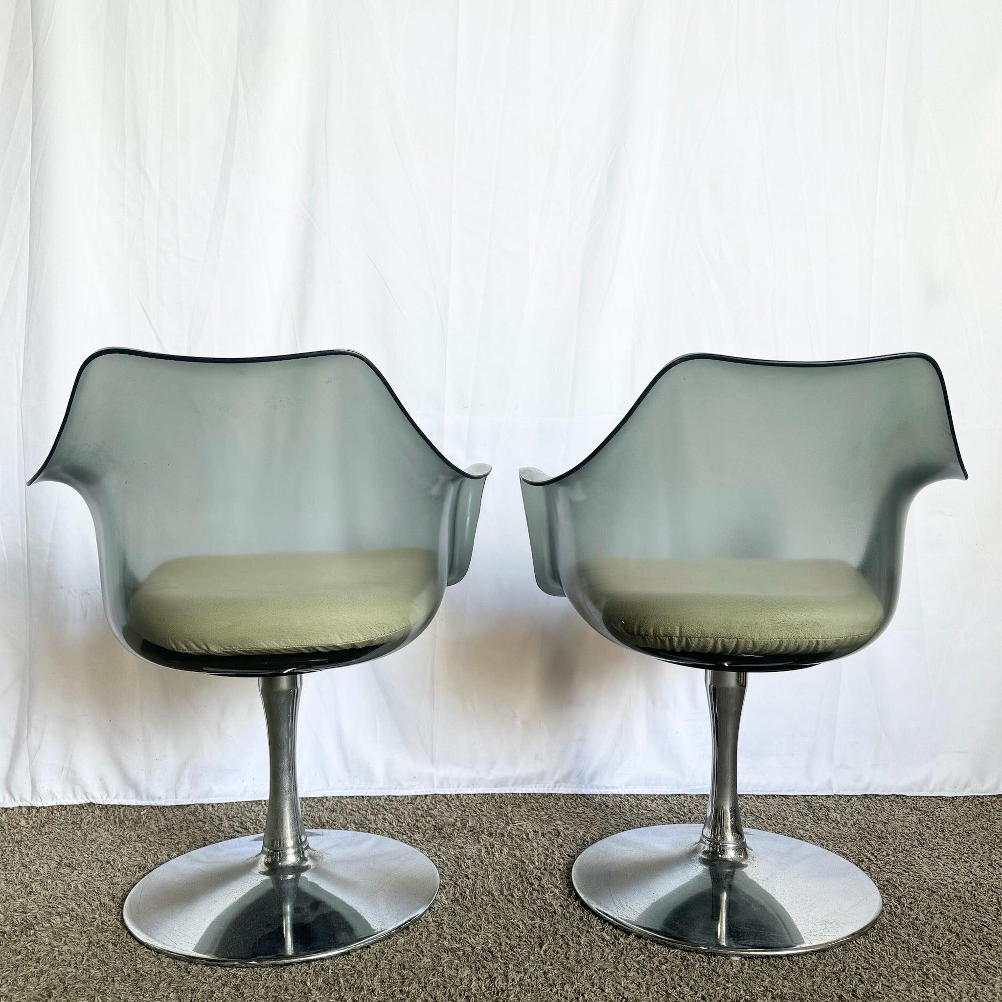 Space AGE Chaises de salle à manger Tulipe en Lucite fumé et Chrome - Lot de 4 Bon état - En vente à Delray Beach, FL