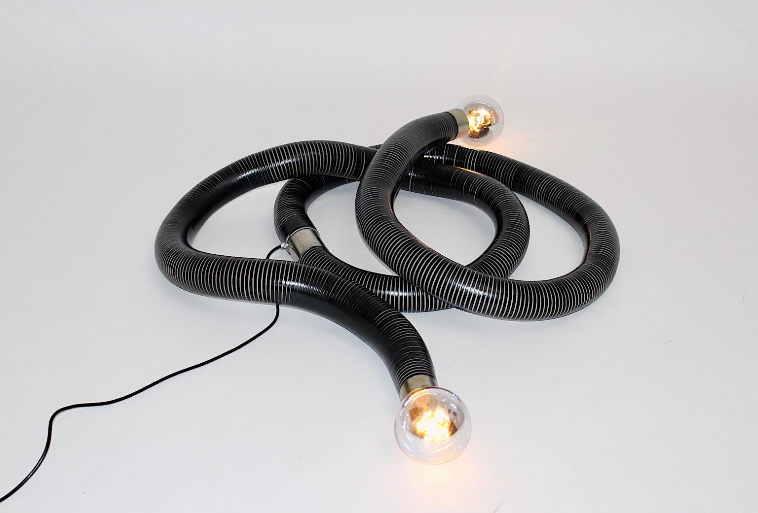 Space Age Snake Flexible Tube Vintage Plastic Metal Floor Lamp, 1960s, Italy For Sale 3