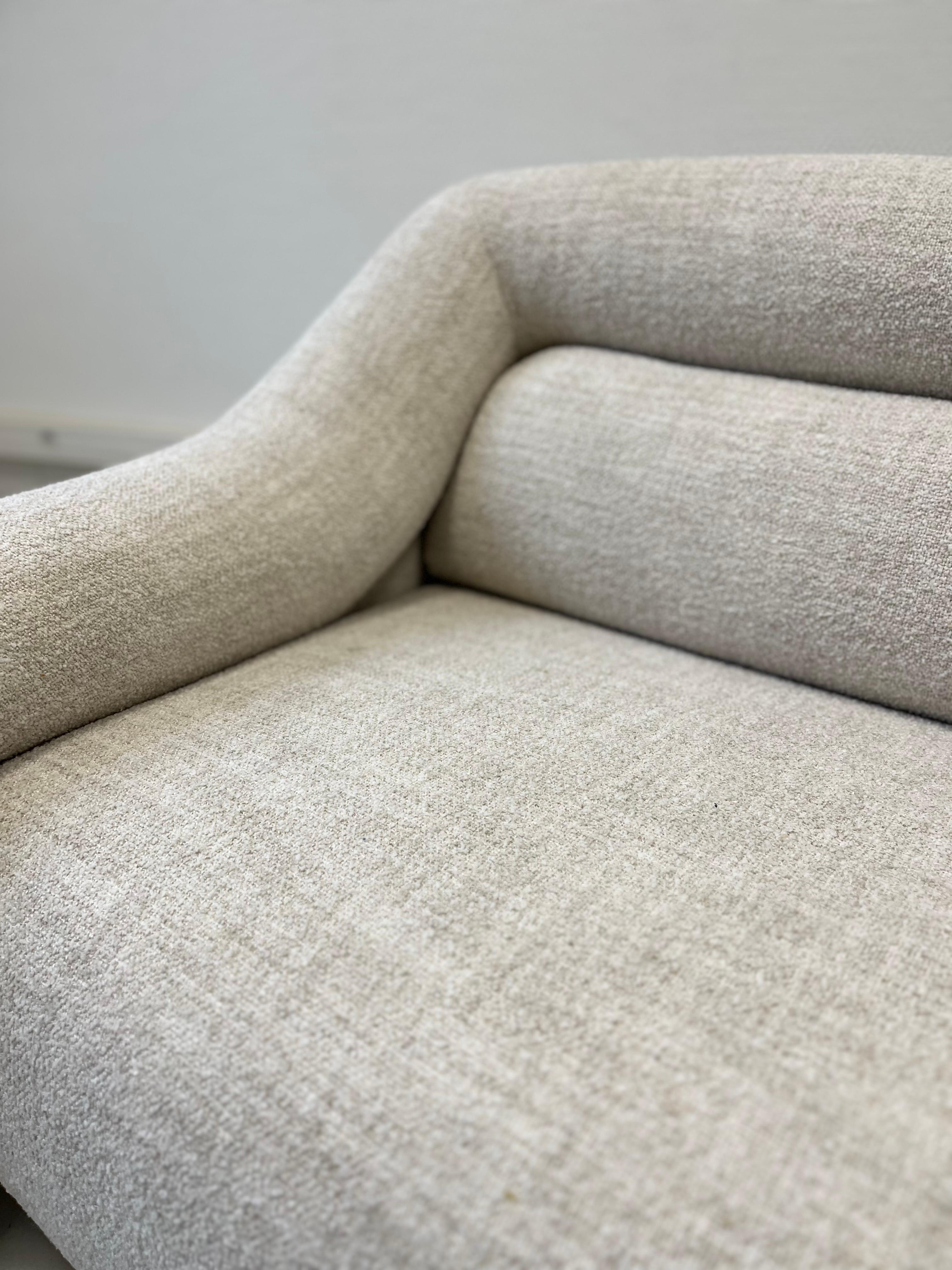 Space age sofa by Emilio Guarnacci For Sale 1