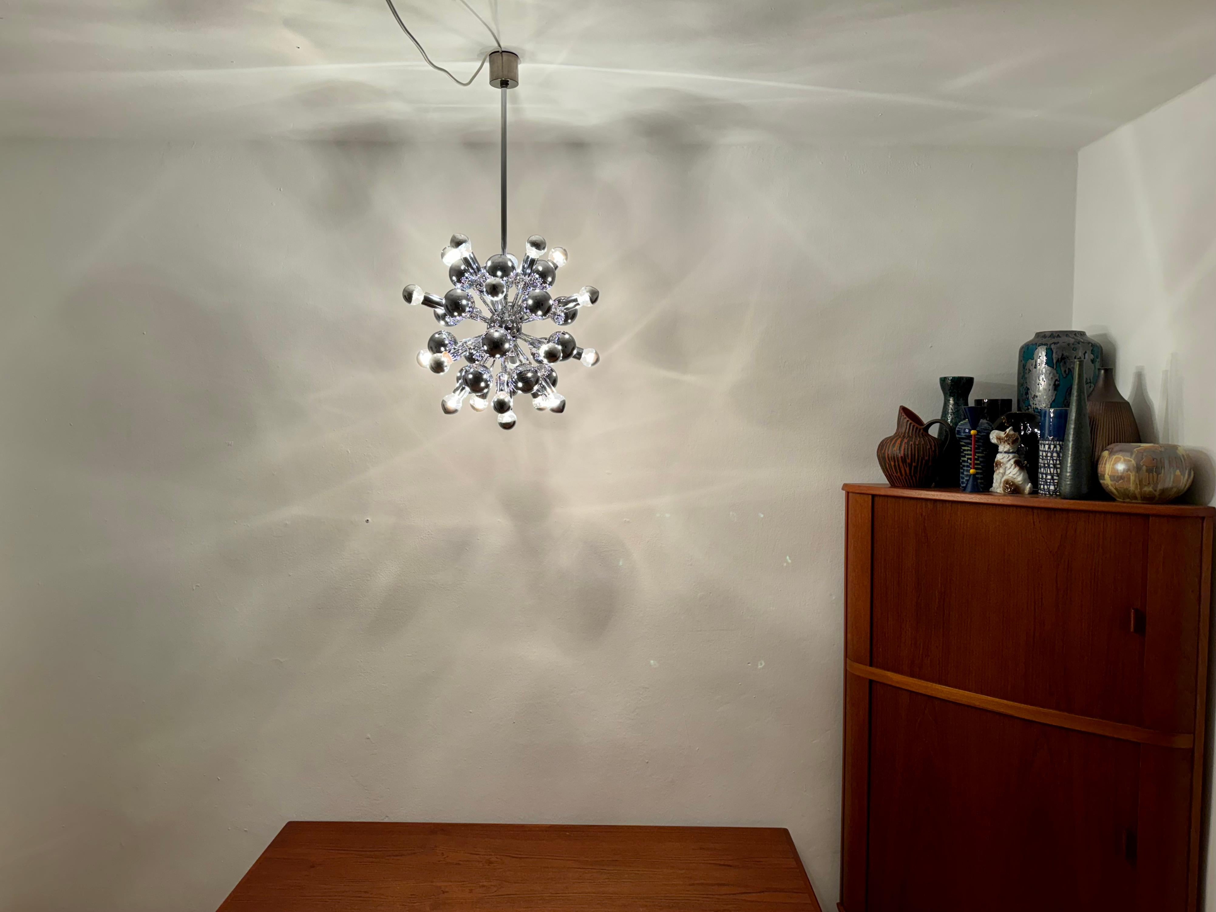 Lustre Spoutnik de l'ère spatiale par Cosack en vente 3