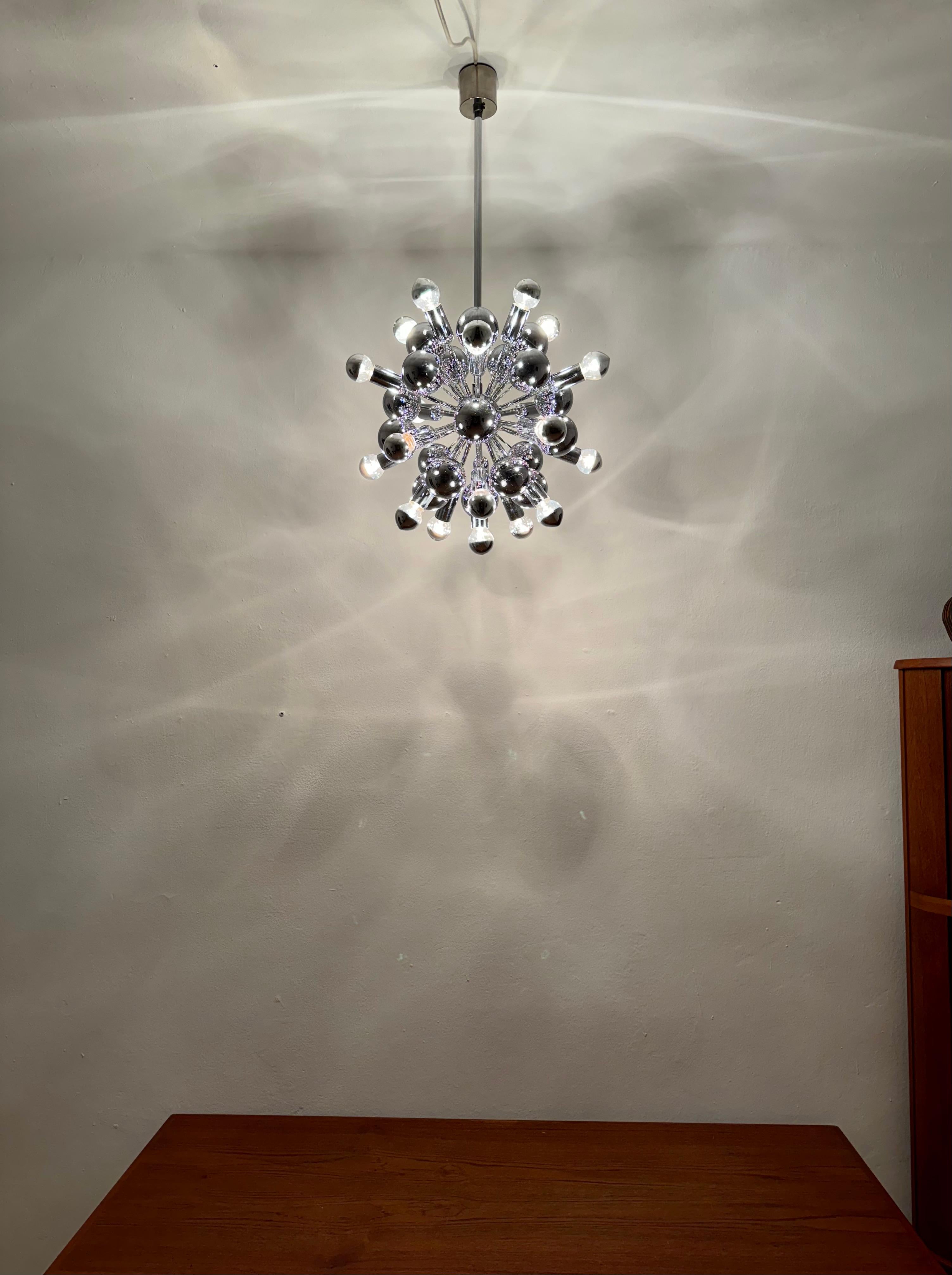 Lustre Spoutnik de l'ère spatiale par Cosack en vente 5