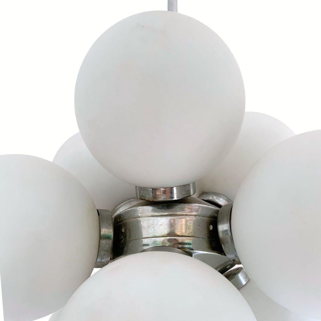 Araña Sputnik de la Era Espacial con 8 Globos de Cristal de los años 60 Metal en venta